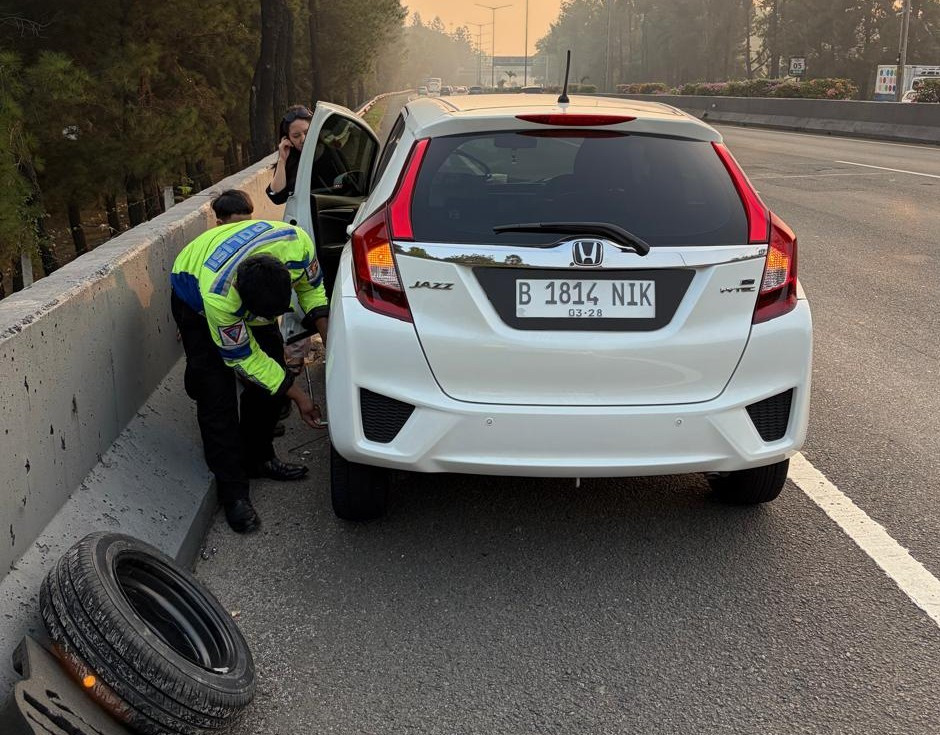 Polantas Karib Tunjukkan Kepedulian, Bantu Ibu Bersama Balita di Tol BSD
