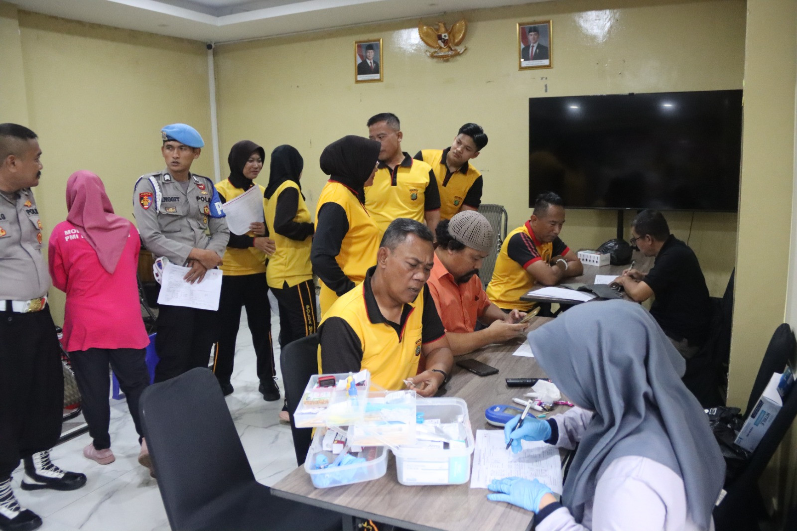 Sidokkes Polres Kepulauan Seribu Gelar Donor Darah, Wujud Bakti Kesehatan HUT Bhayangkara ke-79