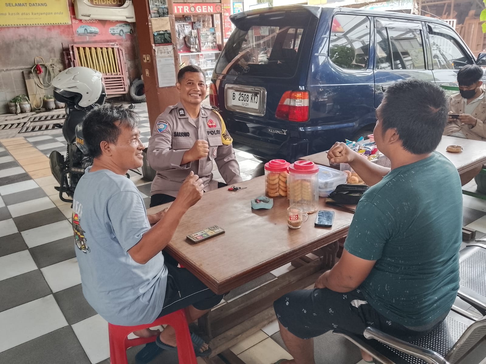 Tingkatkan Kewaspadaan Warga, Bhabinkamtibmas Mustikasari Gencarkan Patroli dan DDS