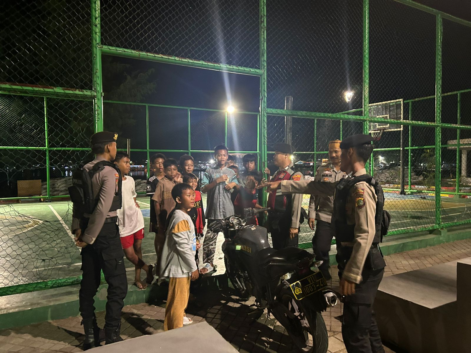Polisi Baik dan Humanis Patroli Malam di Kepulauan Seribu Utara, Cegah Premanisme dan Tawuran Remaja