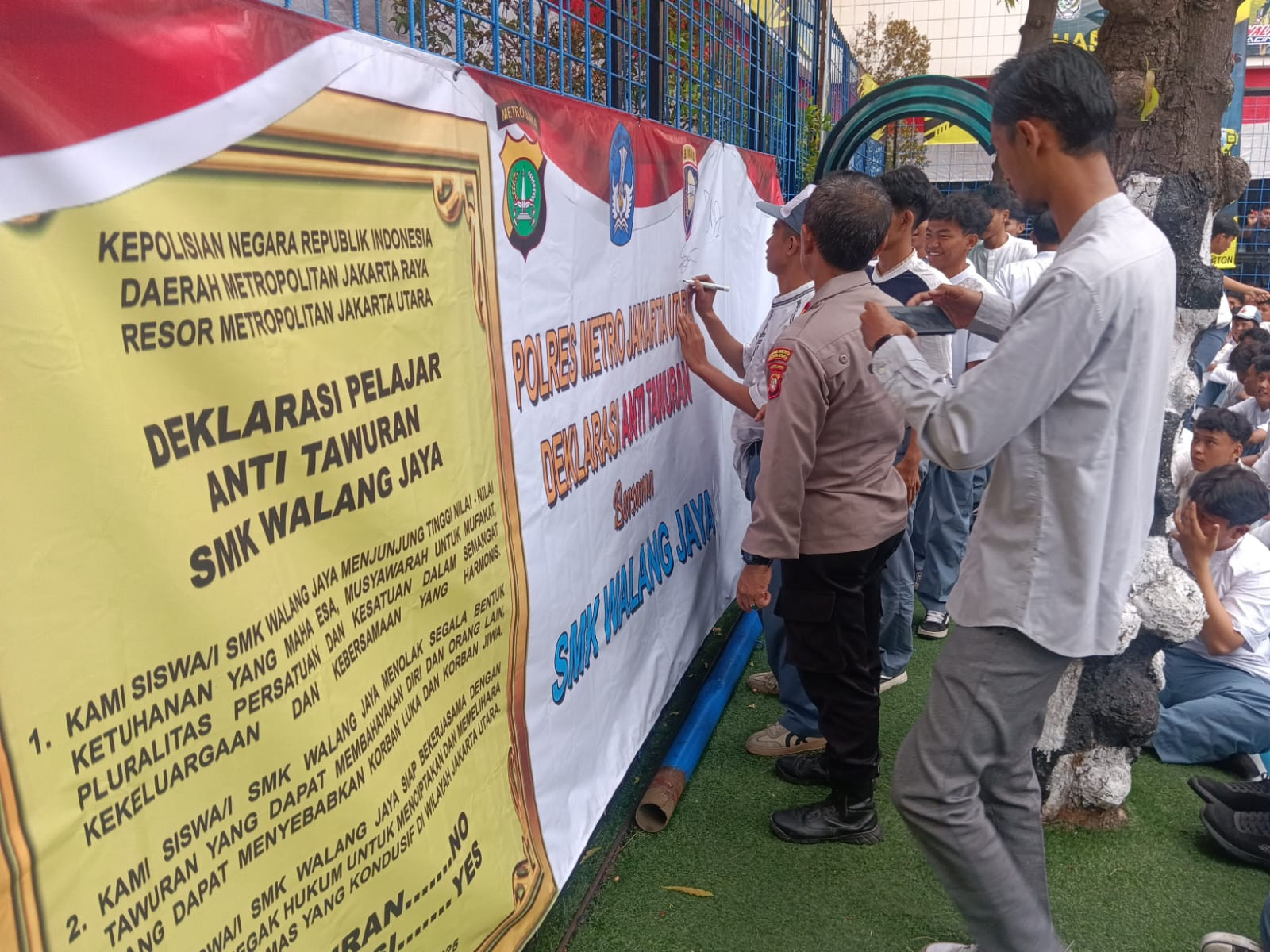Sat Binmas Polres Metro Jakarta Utara Deklarasi Anti Tawuran di SMK Walang Jaya