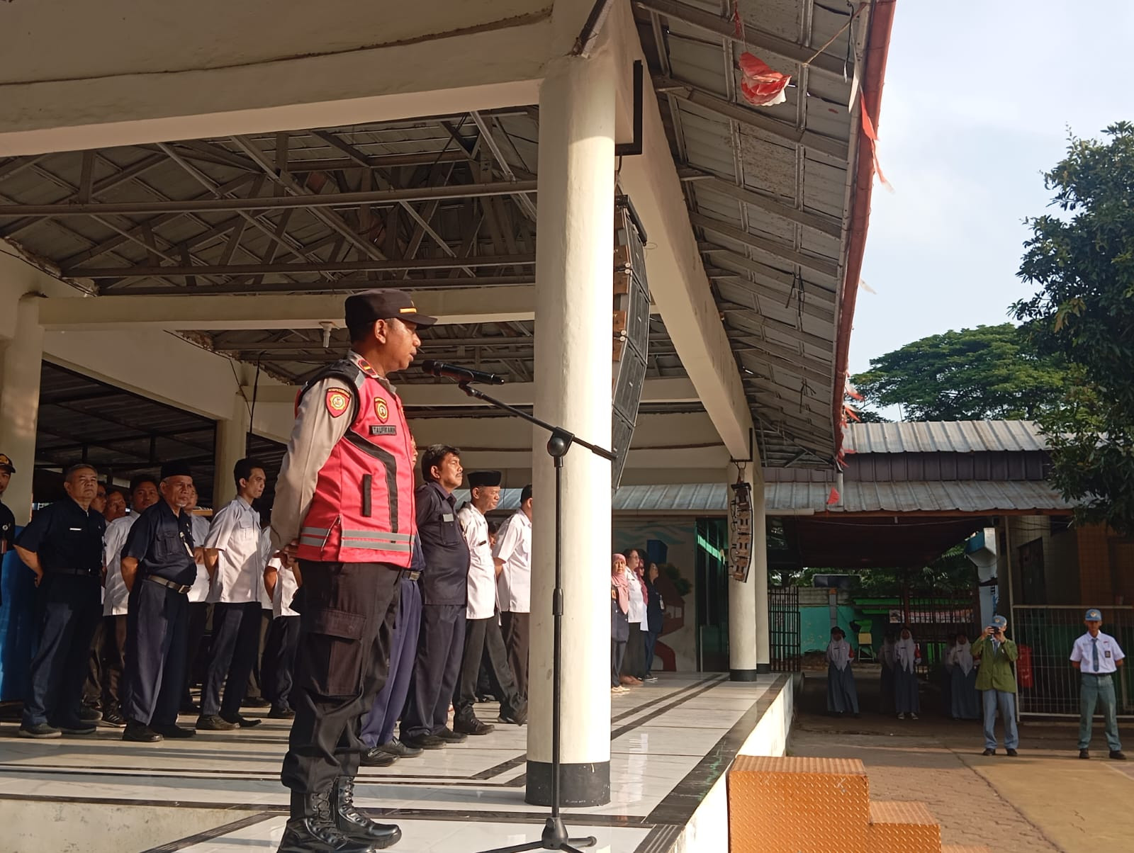 Police Go to School dan Cooling System, Polsek Metro Penjaringan Tanamkan Disiplin dan Karakter Positif kepada Pelajar