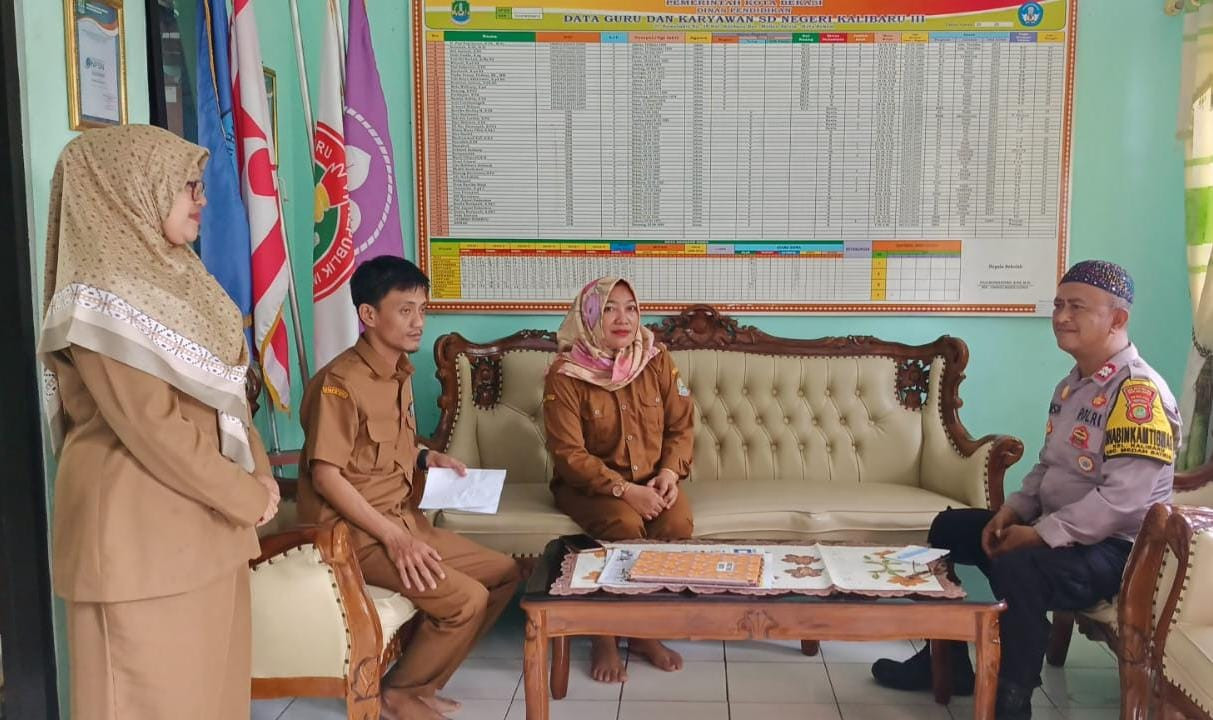 Bhabinkamtibmas  Sambangi Sekolah, "Imbau Pelajar Taat Jam Malam"