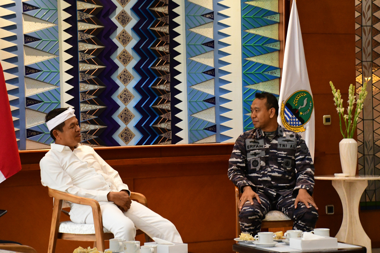 Tingkatkan Sinergitas Dengan Pemerintah Daerah, Komandan Lanal Bandung Laksanakan Courtesy Call (CC) Ke Gubernur Jawa Barat