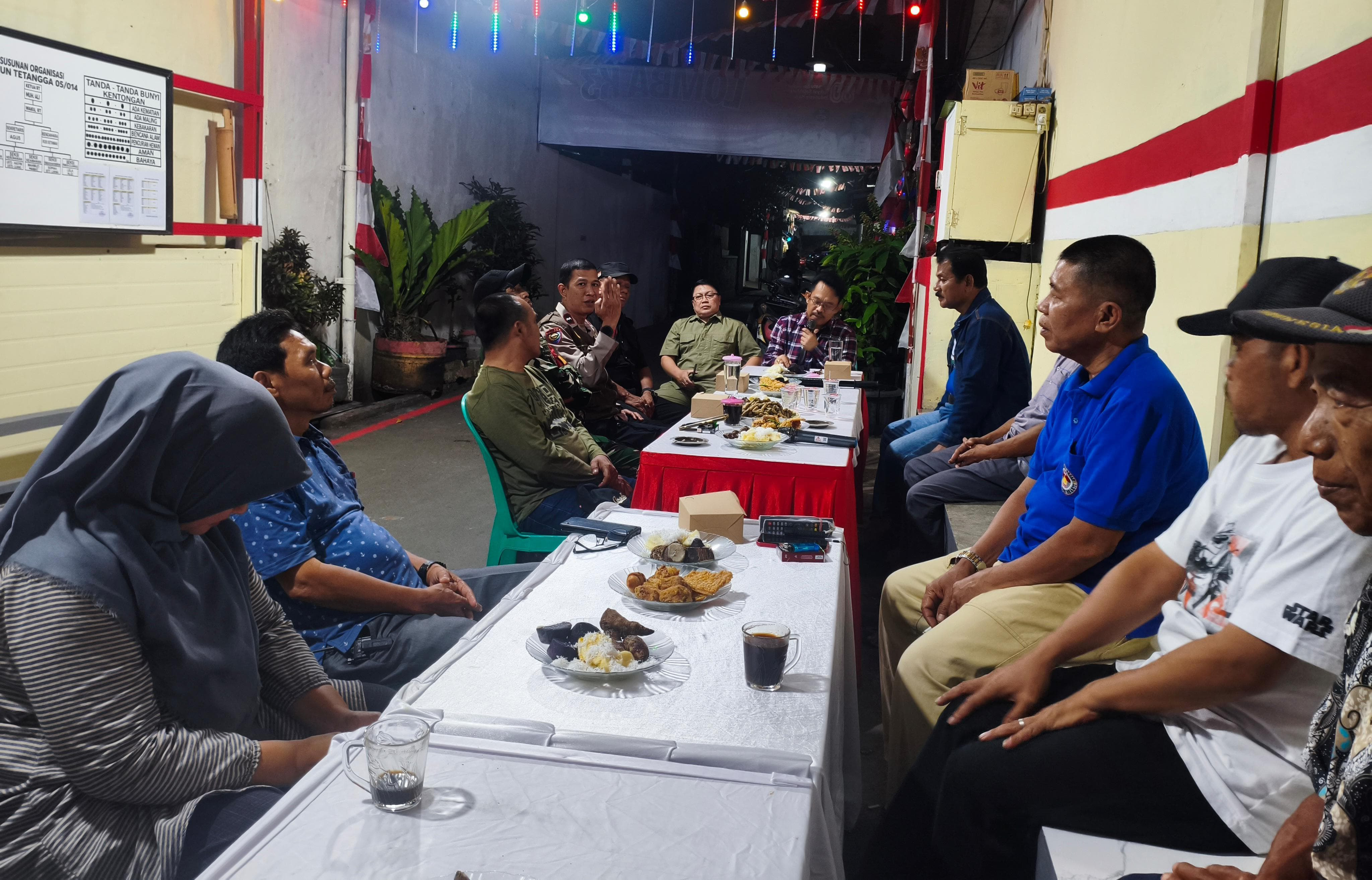 Bhabinkamtibmas Jatibening Bersama Babinsa Gelar Sambang dan Patroli Dialogis Cegah Gangguan Kamtibmas