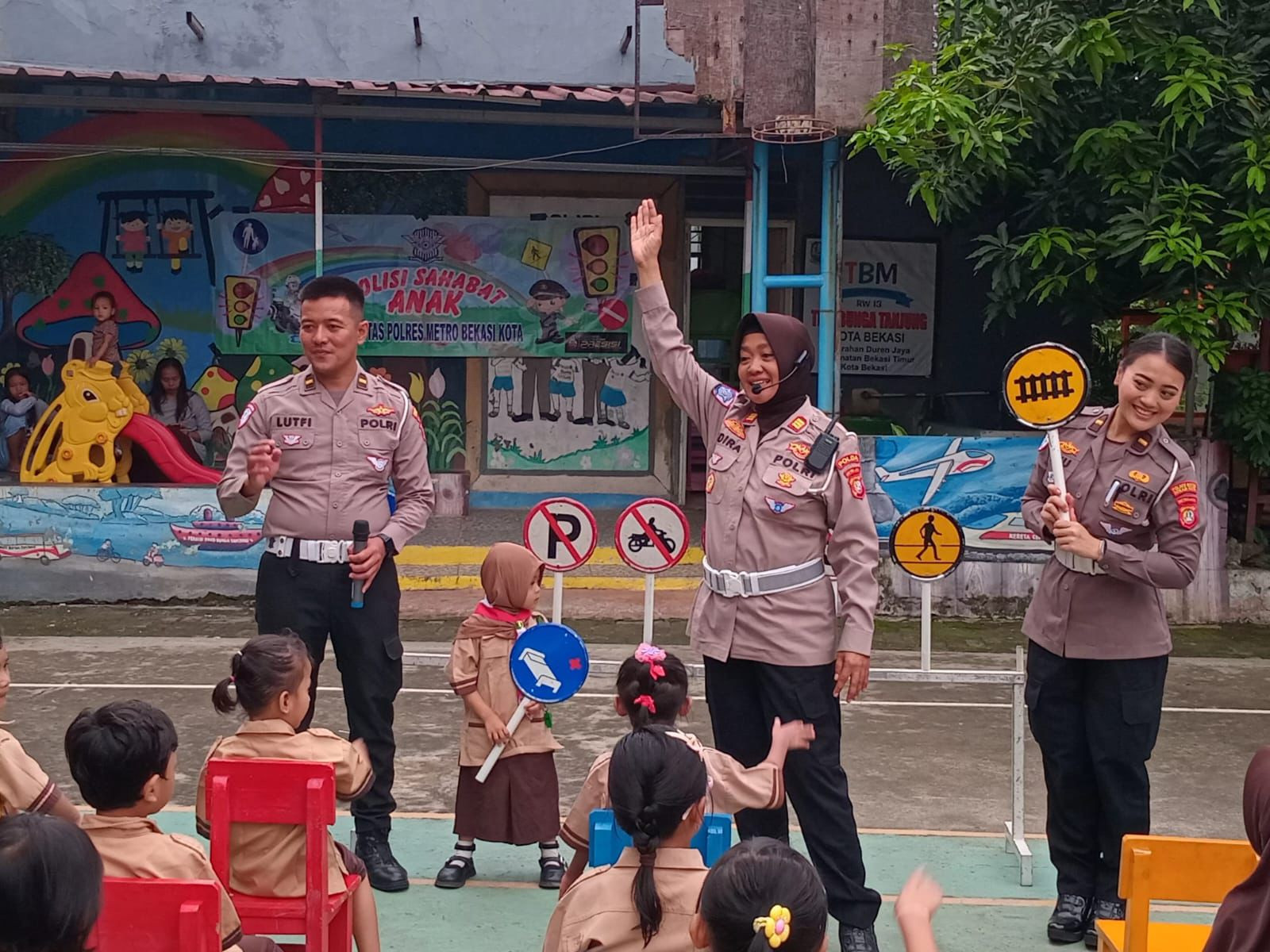 Polisi Sahabat Anak – Edukasi Lalu Lintas  kepada Anak-anak SPS Bunga Tanjung
