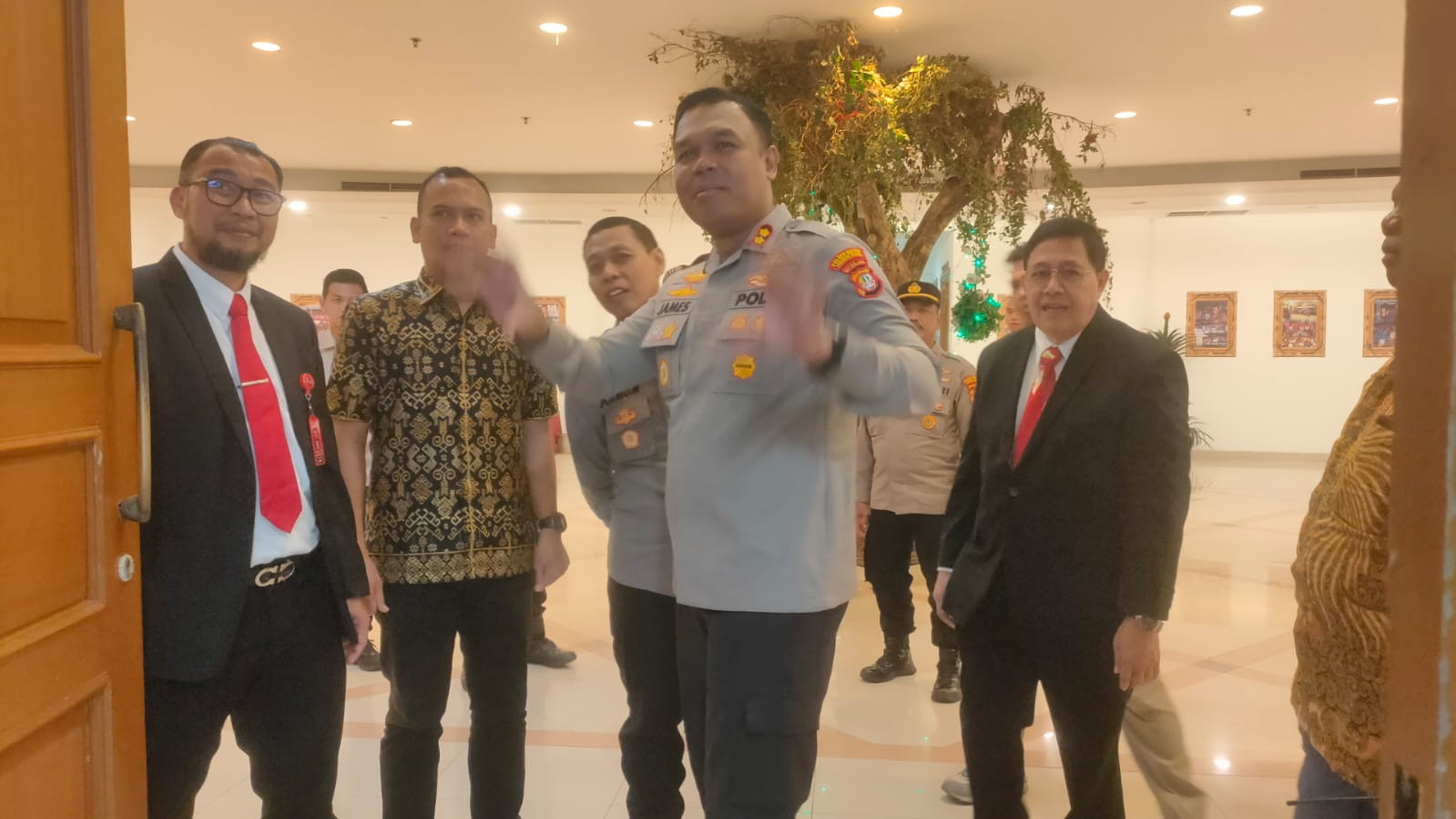 Wakapolres Metro Jakarta Utara Hadiri “Minggu Kasih” di Gereja GBI Mawar Saron Kelapa Gading
