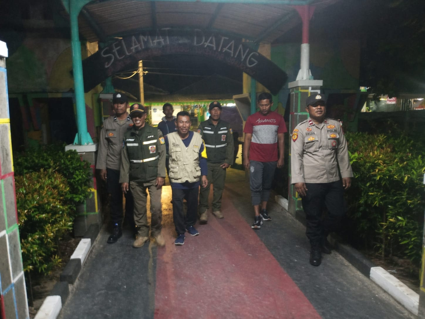 Patroli Malam Gabungan, Polsek Kepulauan Seribu Selatan Intensifkan Sosialisasi Layanan 110 dan Barcode Pengaduan