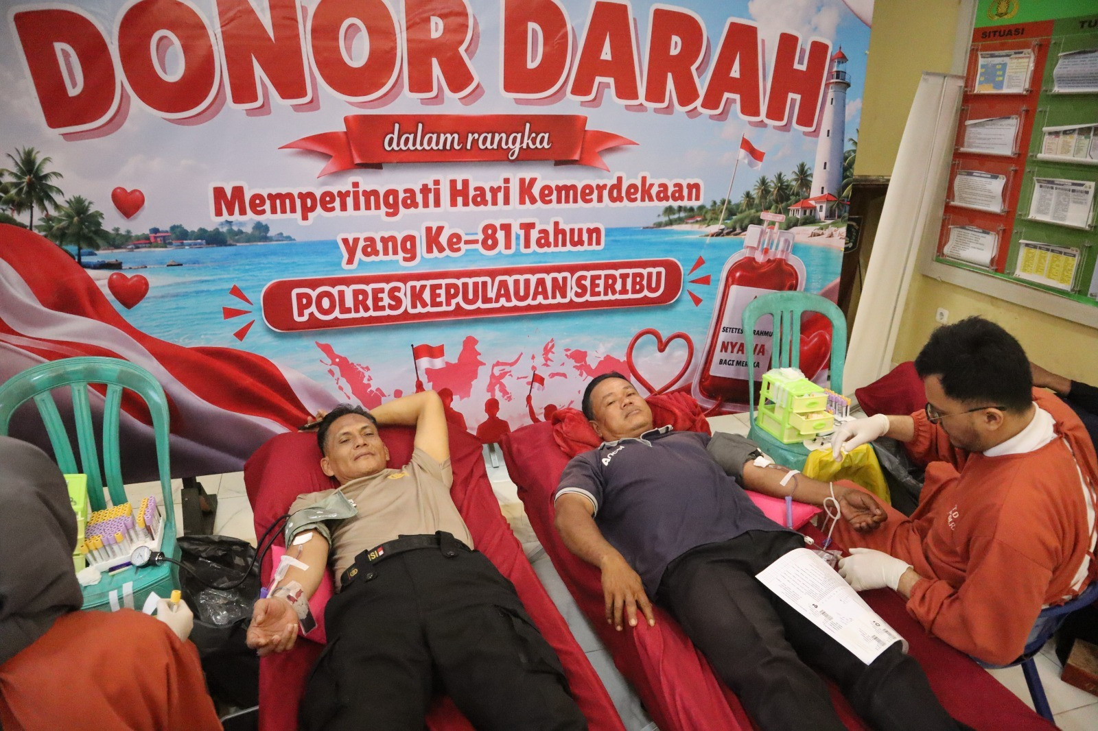 Sidokkes Polres Kepulauan Seribu Gelar Bakti Kesehatan Donor Darah dan Cek Kesehatan Gratis Sambut HUT RI ke-81