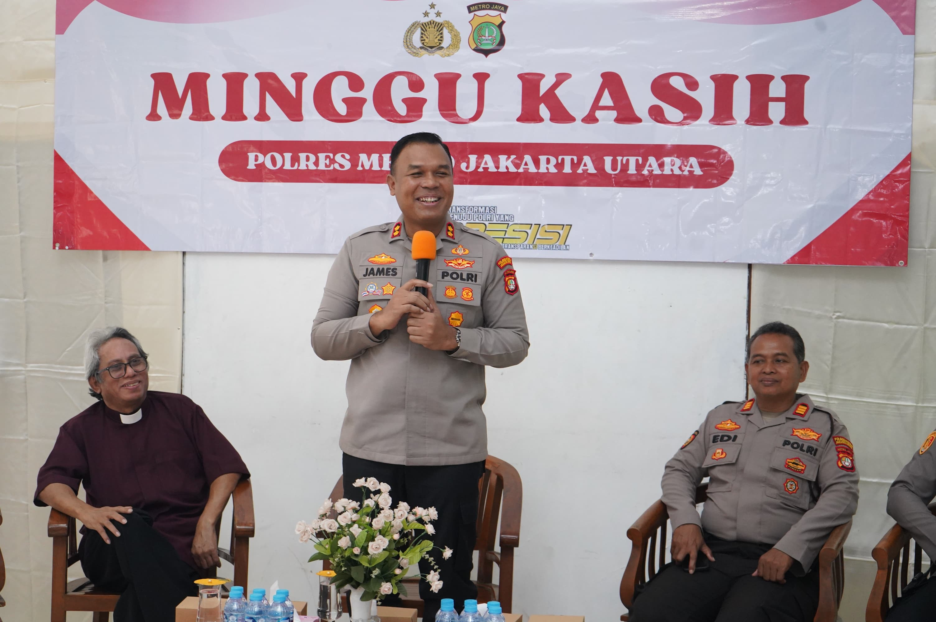 Pererat Hubungan dengan Masyarakat, Wakapolres Metro Jakut Gelar “Minggu Kasih” di Gereja GPIB Tugu Semper Barat