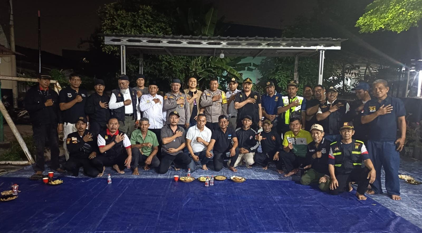 NGOPI KAMTIBMAS KAPOLSEK BEKASI BARAT BERSAMA POKDARKAMTIBMAS
