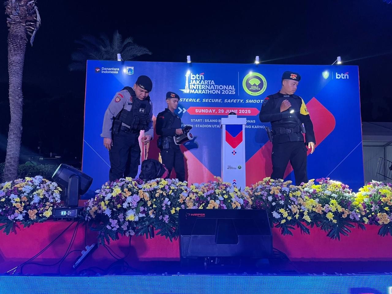30 RIBU PELARI TUMPAH RUAH DI JAKARTA, BRIMOB POLDA METRO JAYA KAWAL KETAT BTN JAKARTA INTERNATIONAL MARATHON 2025