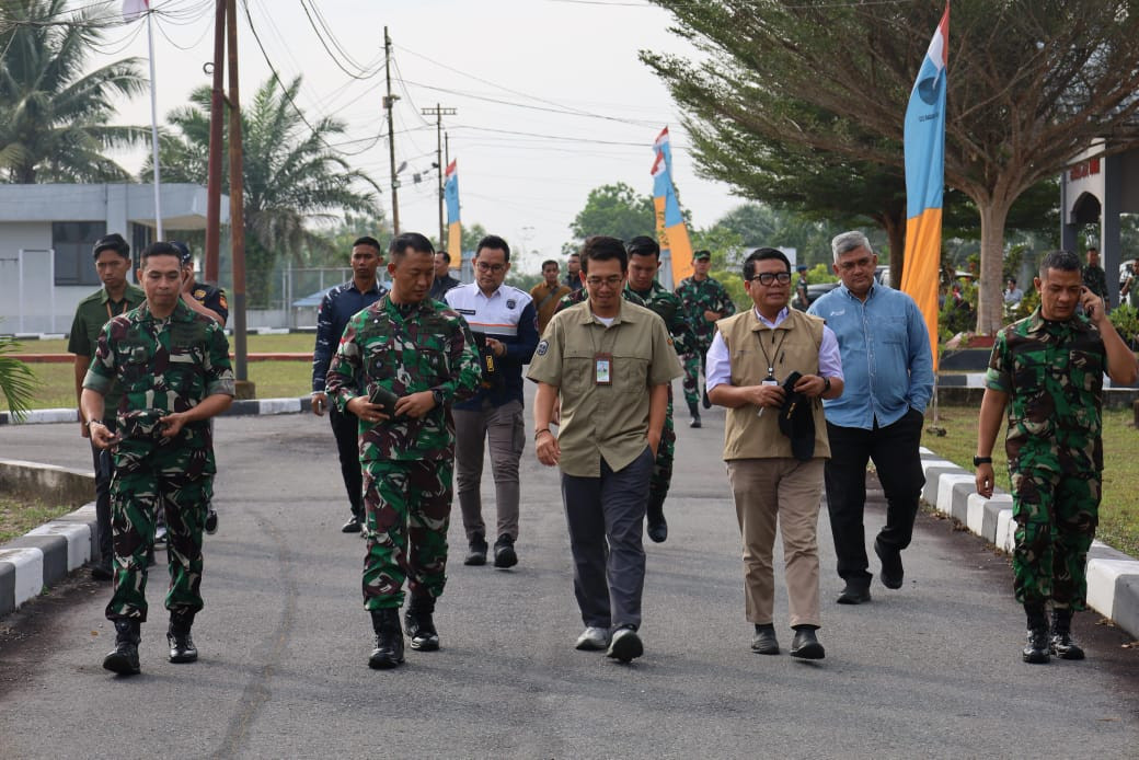 Sinergitas Tanpa Batas, Komandan Lanal Dumai Laksanakan Latihan Menembak Bersama Forkopimda Kota Dumai
