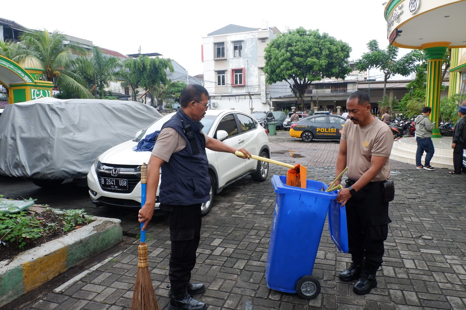Polsek Pademangan Gelar Bakti Sosial dan Religi Sambut HUT Bhayangkara ke-79 di Masjid Jami’ Sabilillah