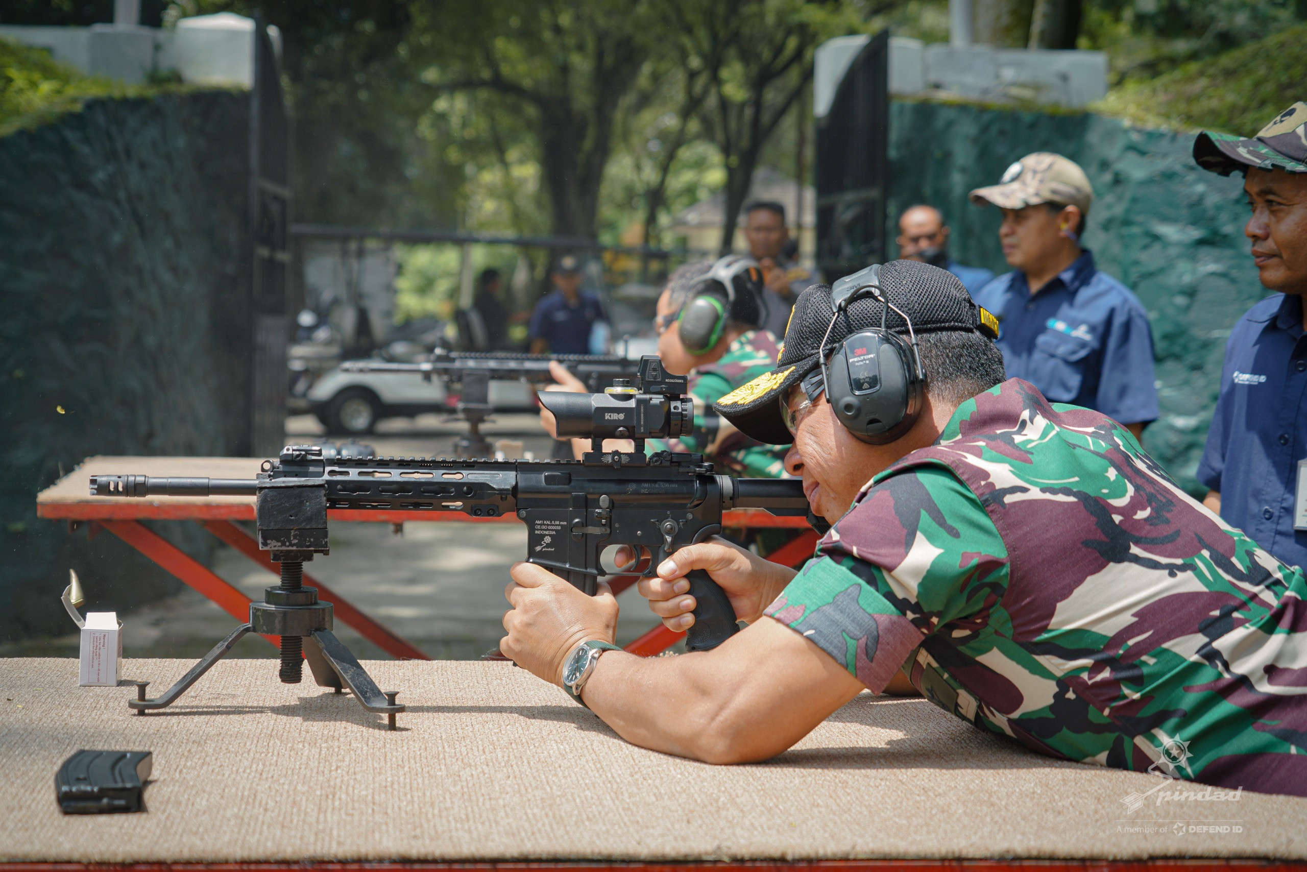 Panglima TNI Tinjau dan Uji Senjata Produk PT. Pindad