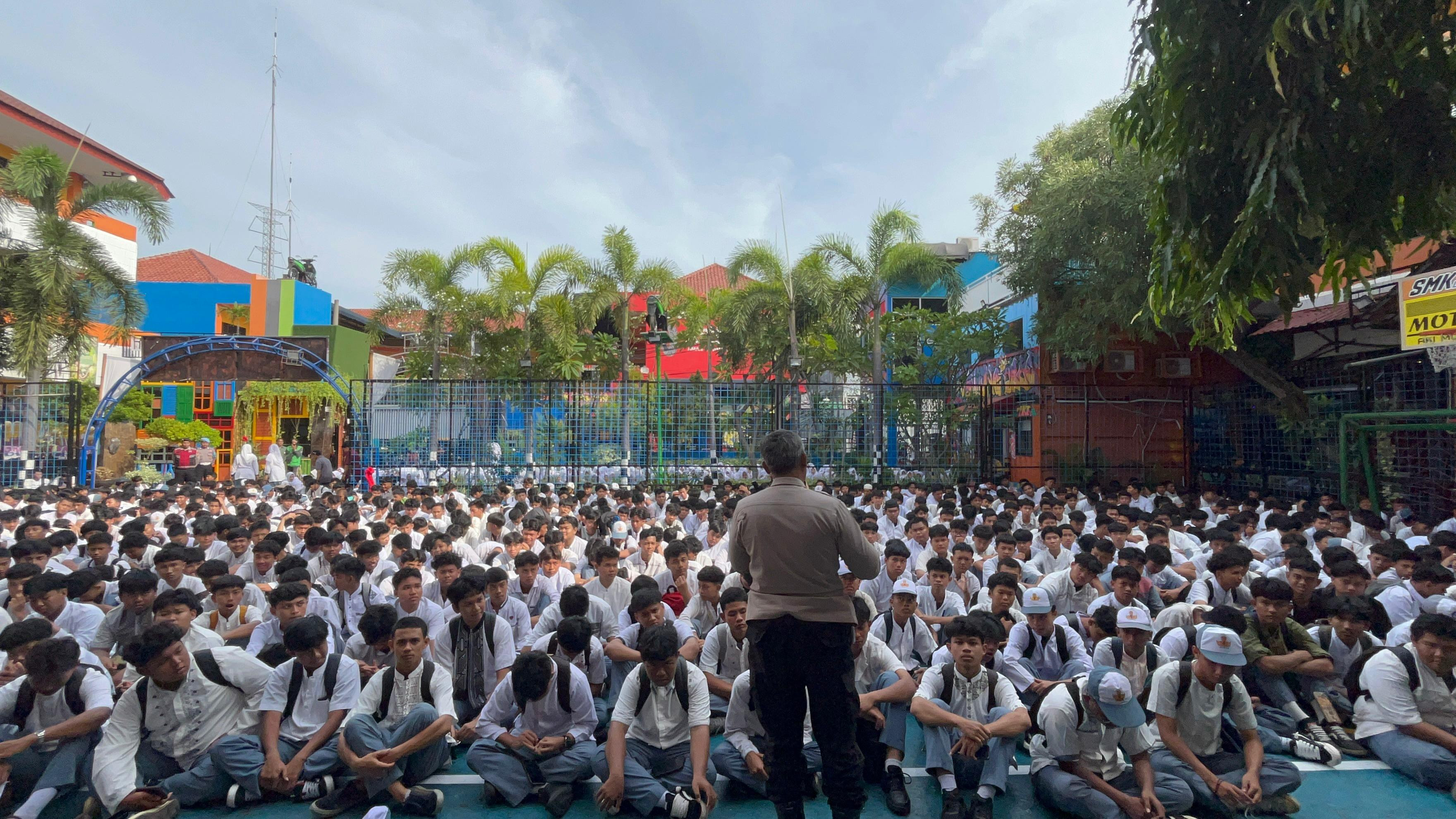 Polsek Koja Sambangi SMK Walang Jaya, Ajak Pelajar Cegah Tawuran dan Jauhi Narkoba