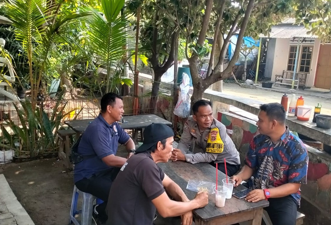 Bhabinkamtibmas Pulau Panggang Sambangi Tokoh Masyarakat, Ajak Bersama Jaga Kamtibmas dan Tolak Paham Radikal