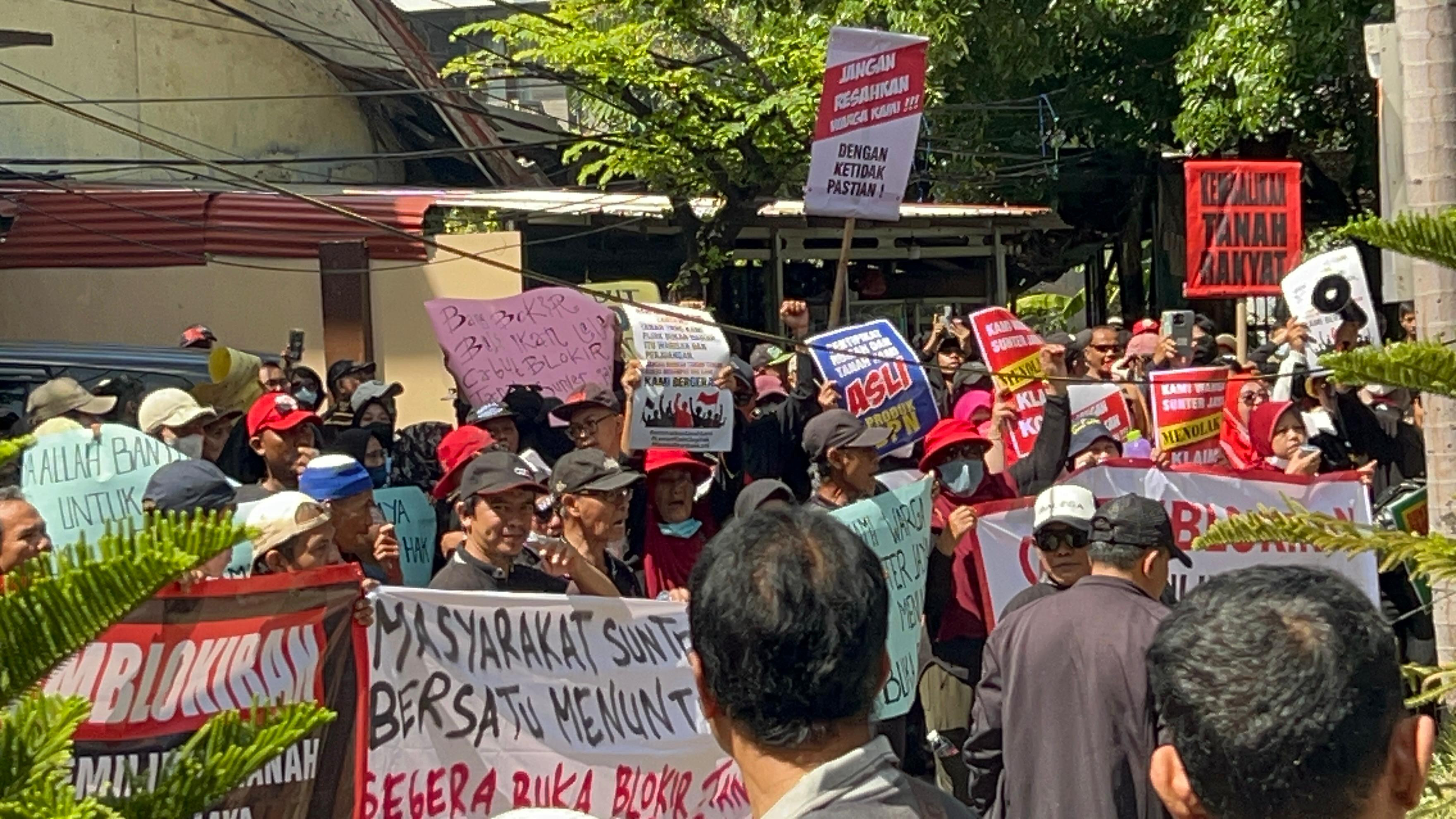 Warga Sunter Jaya Gelar Aksi di Kantor BPN Jakarta Utara, Tuntut Pembukaan Blokir Tanah