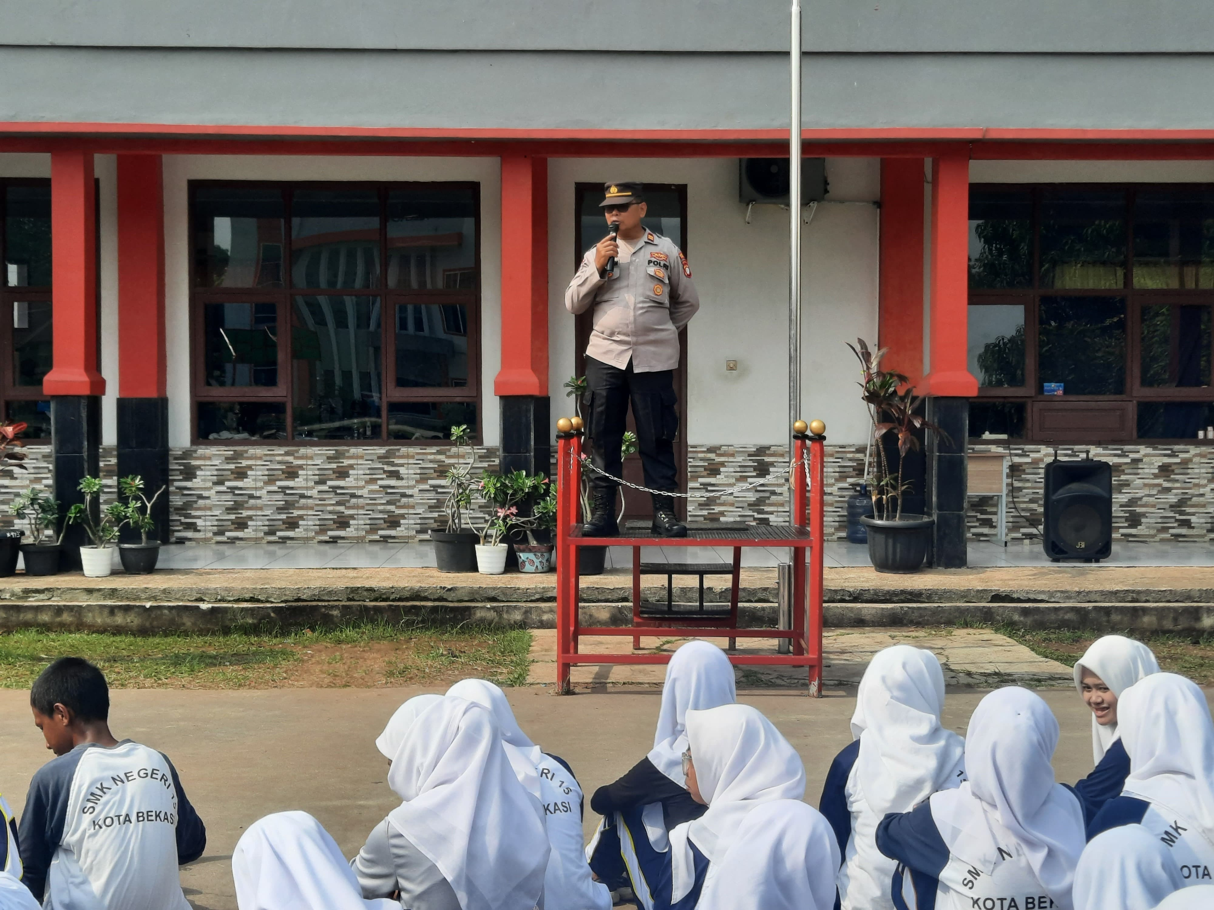 Penyuluhan dan PBB kepada Siswa/i SMKN 15 Kota Bekasi oleh Kanit Binmas Polsek Bantar Gebang