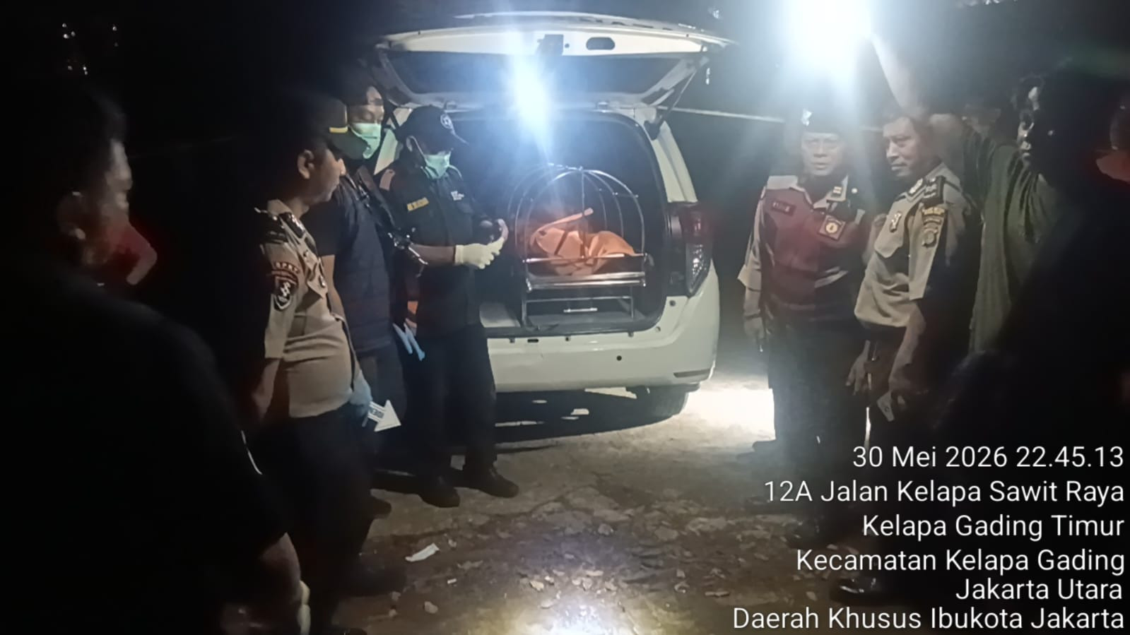 RESPON CEPAT 110, POLSEK KELAPA GADING TINDAK LANJUTI PENEMUAN PRIA TERGANTUNG DI KELAPA GADING TIMUR