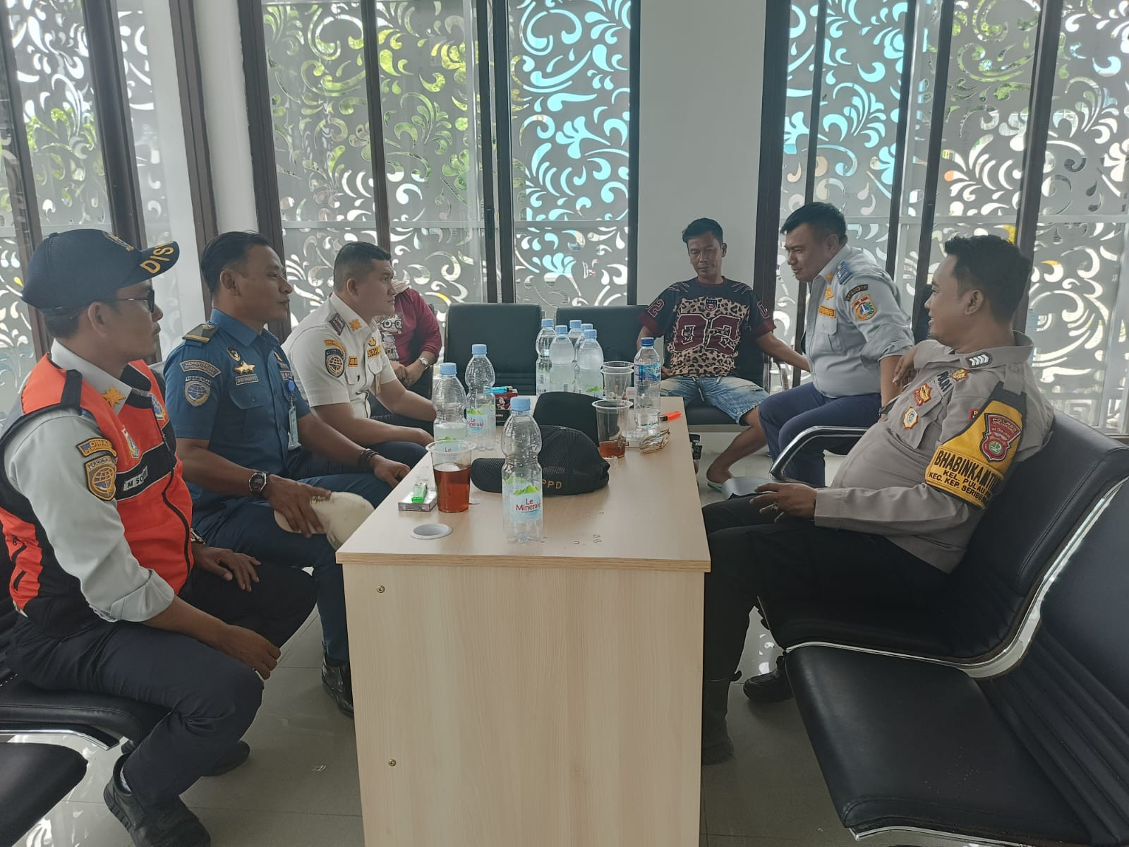 Bhabinkamtibmas Pulau Pari Intensifkan Sambang Warga, Perkuat Sinergitas dan Gencar Sosilaisasikan 110