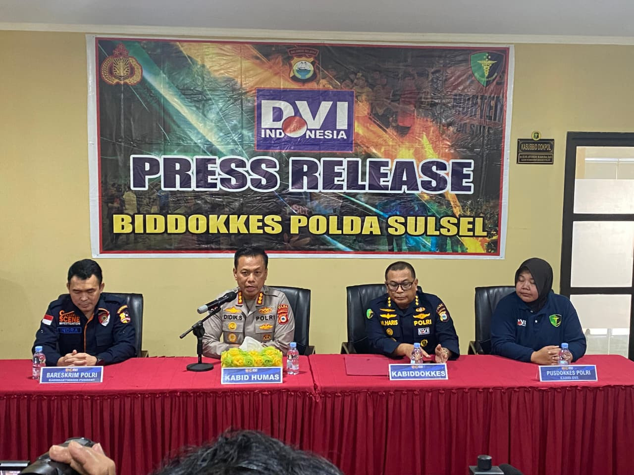 Tim DVI Polri Lakukan Tahap Awal Identifikasi 10 Korban Kecelakaan Pesawat ATR 42-500