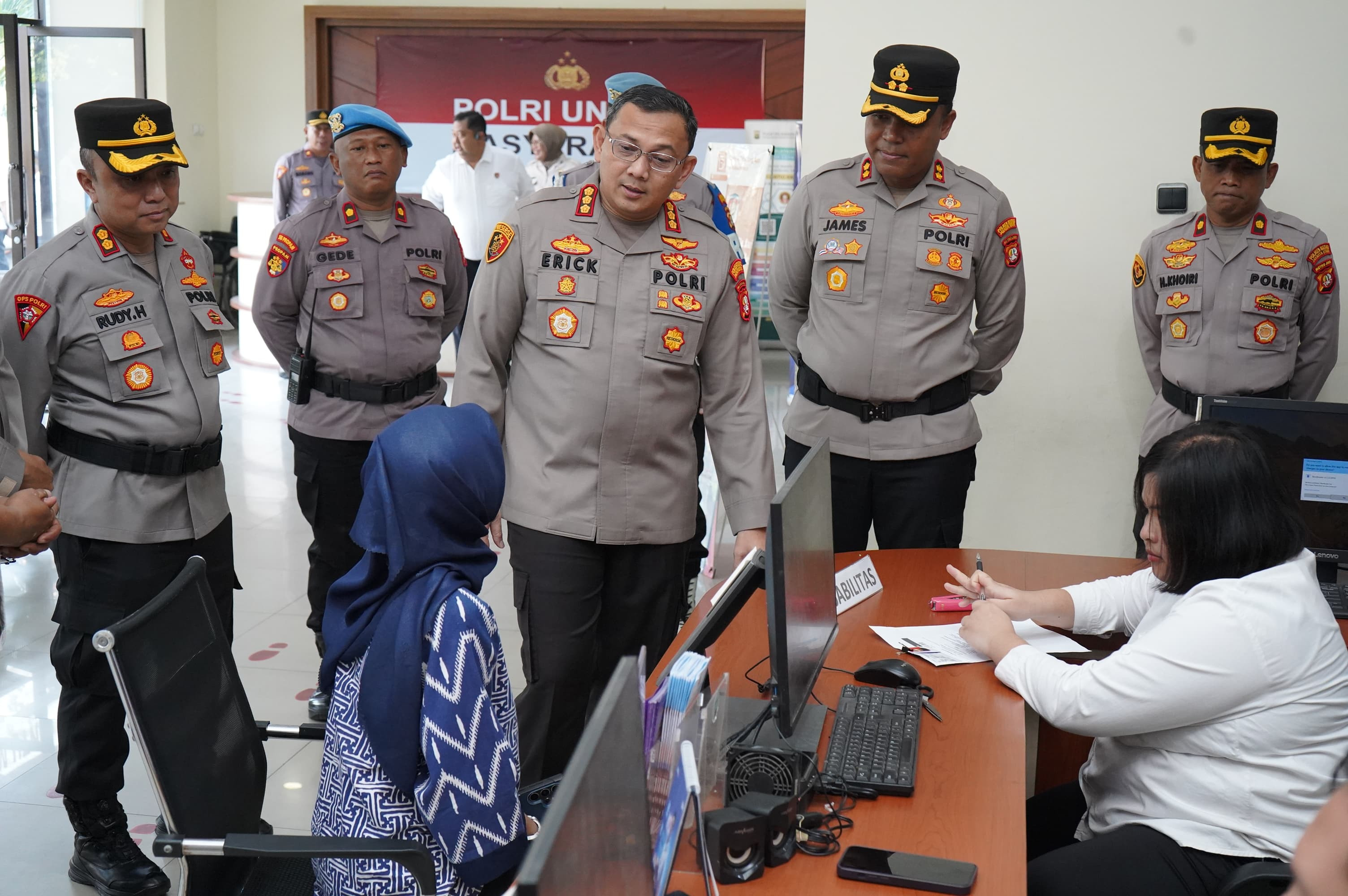 Kapolres Metro Jakarta Utara Tinjau Langsung Pelayanan SPKT dan Kondisi Tahanan