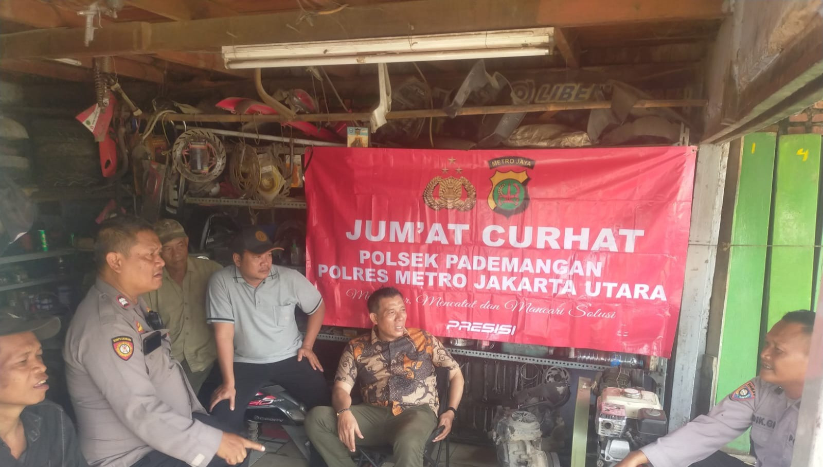 Polsek Pademangan Gelar " Jumat Curhat " di Kampung Muka: Warga Diajak Jaga Keamanan Lingkungan