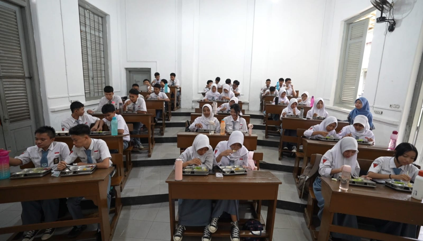 Siswa Berkaca-kaca Cerita Uang Jajan Kini Bisa Ditabung Berkat MBG