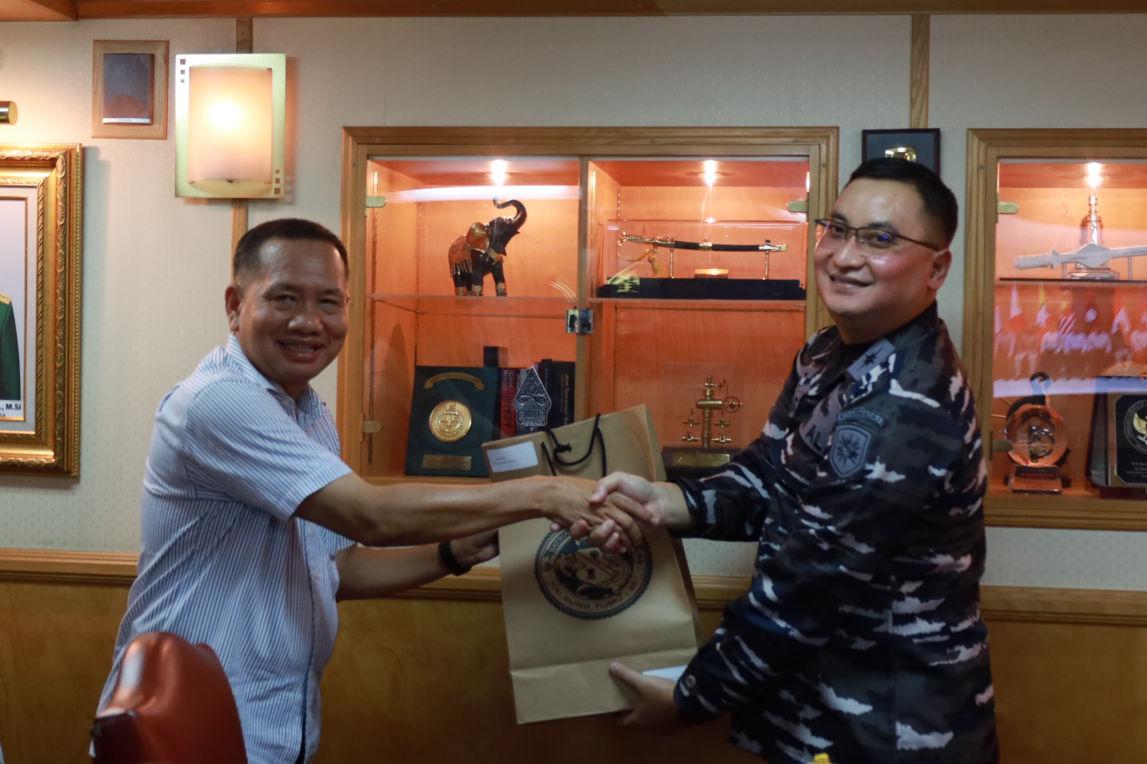 Kapal Perang Kebanggaan Indonesia KRI Bung Tomo-357 Sandar di Dumai Usai Tuntaskan Misi ASEAN Multilateral Naval Exercise (AMNEX) di Malaysia