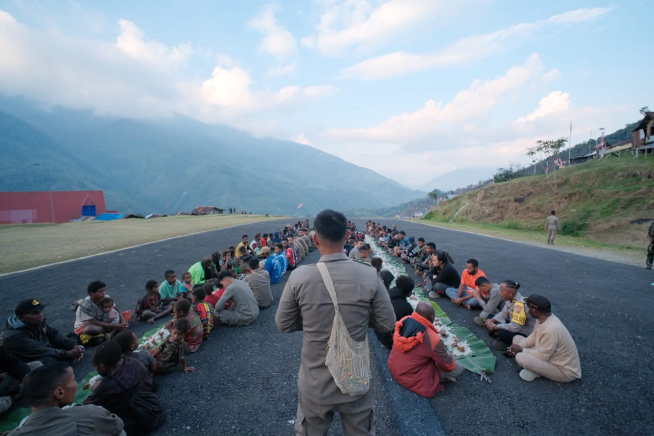 Delapan Bulan Bersama Masyarakat, Satgas Kepolisian Operasi Damai Cartenz -2026 Tinggalkan Kenangan Kekeluargaan di Kiwirok