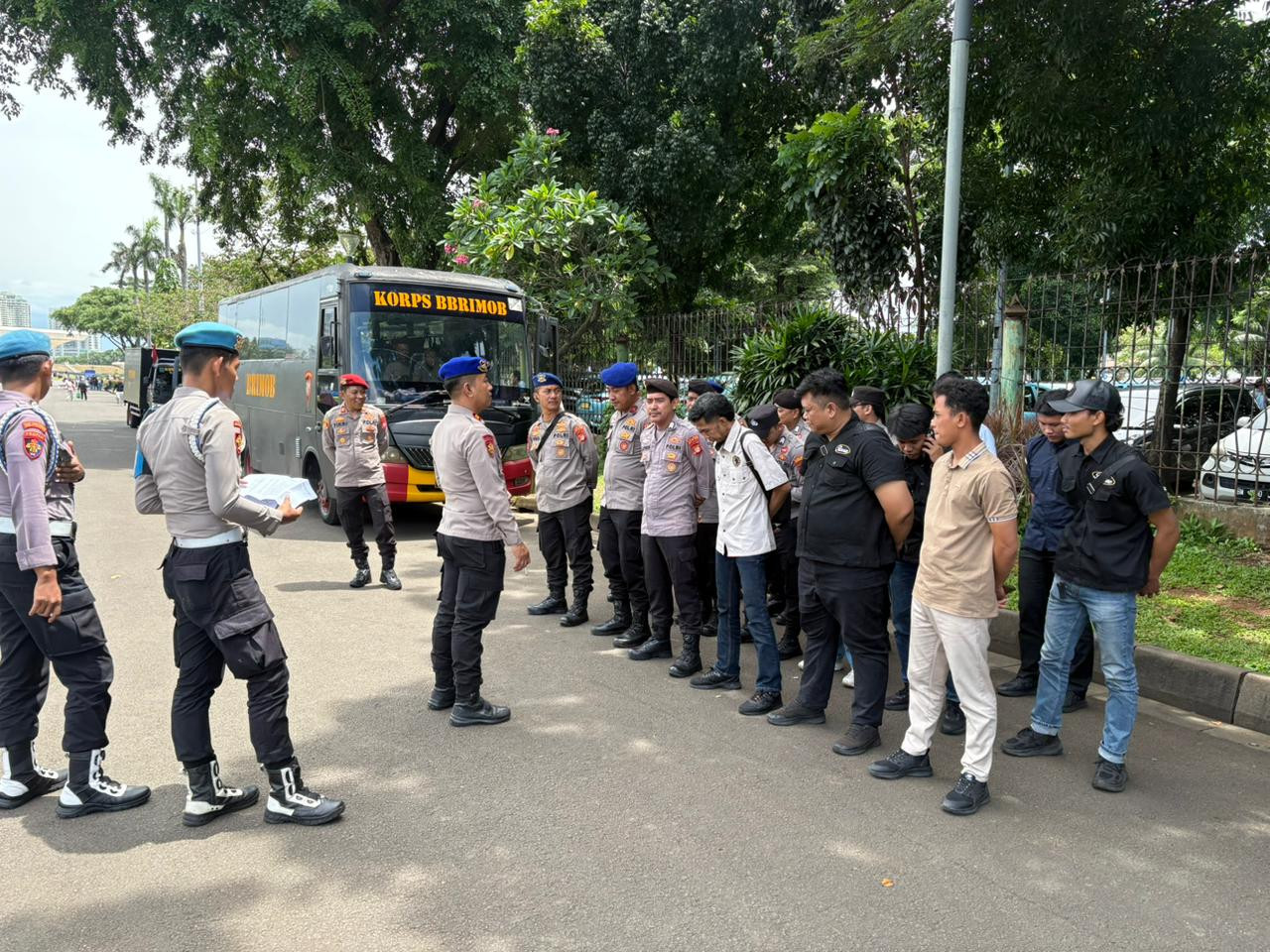 Polres Kepulauan Seribu Laksanakan Pengamanan Pasar Murah di Monas, Dukung Program “Pasar Murah dari Istana untuk Rakyat”