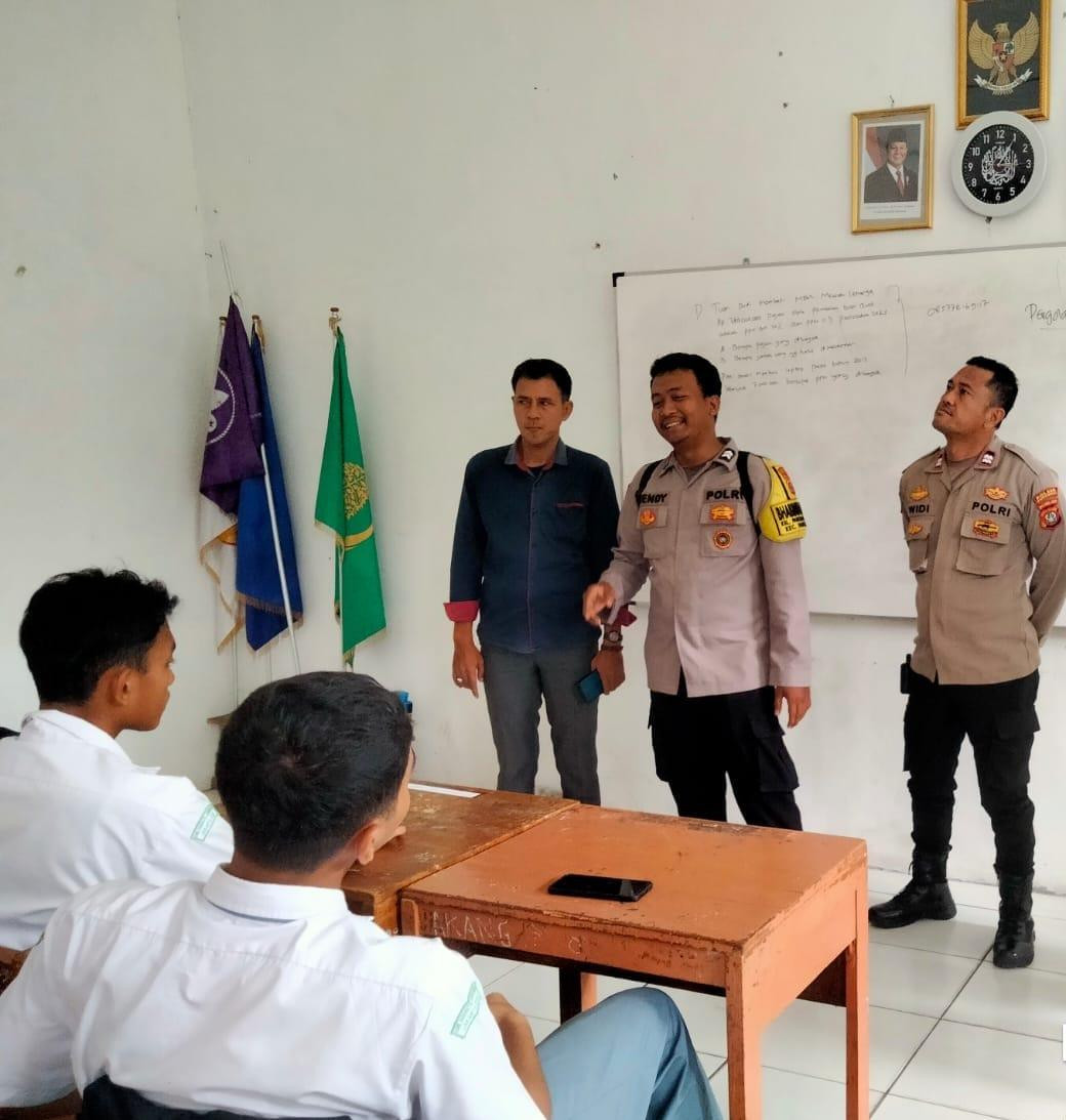 Police Go To School, Polsek Pademangan Ajak Pelajar SMK Raudhatul Jannatinna’im Hindari Kenakalan Remaja dan Narkoba