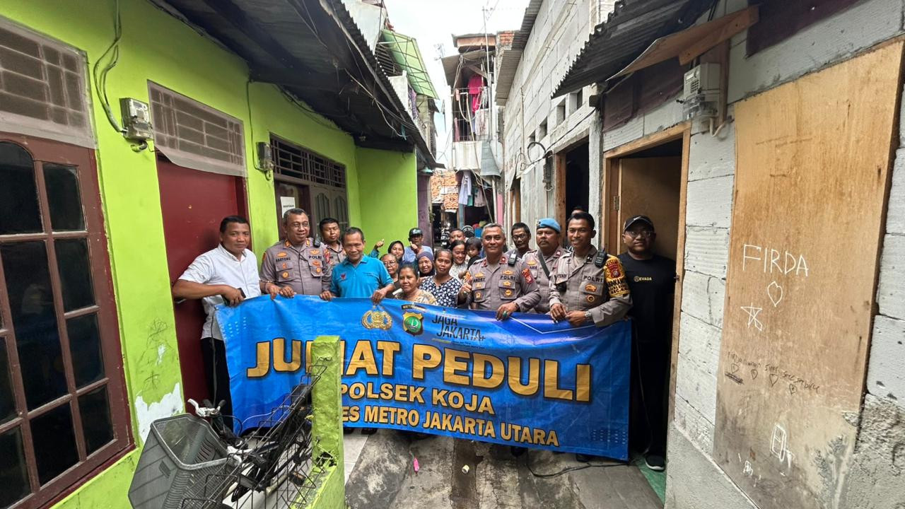 Jumat Peduli, Polsek Koja Salurkan Bantuan Sosial untuk Warga di Lokasi Musibah Anak Tenggelam