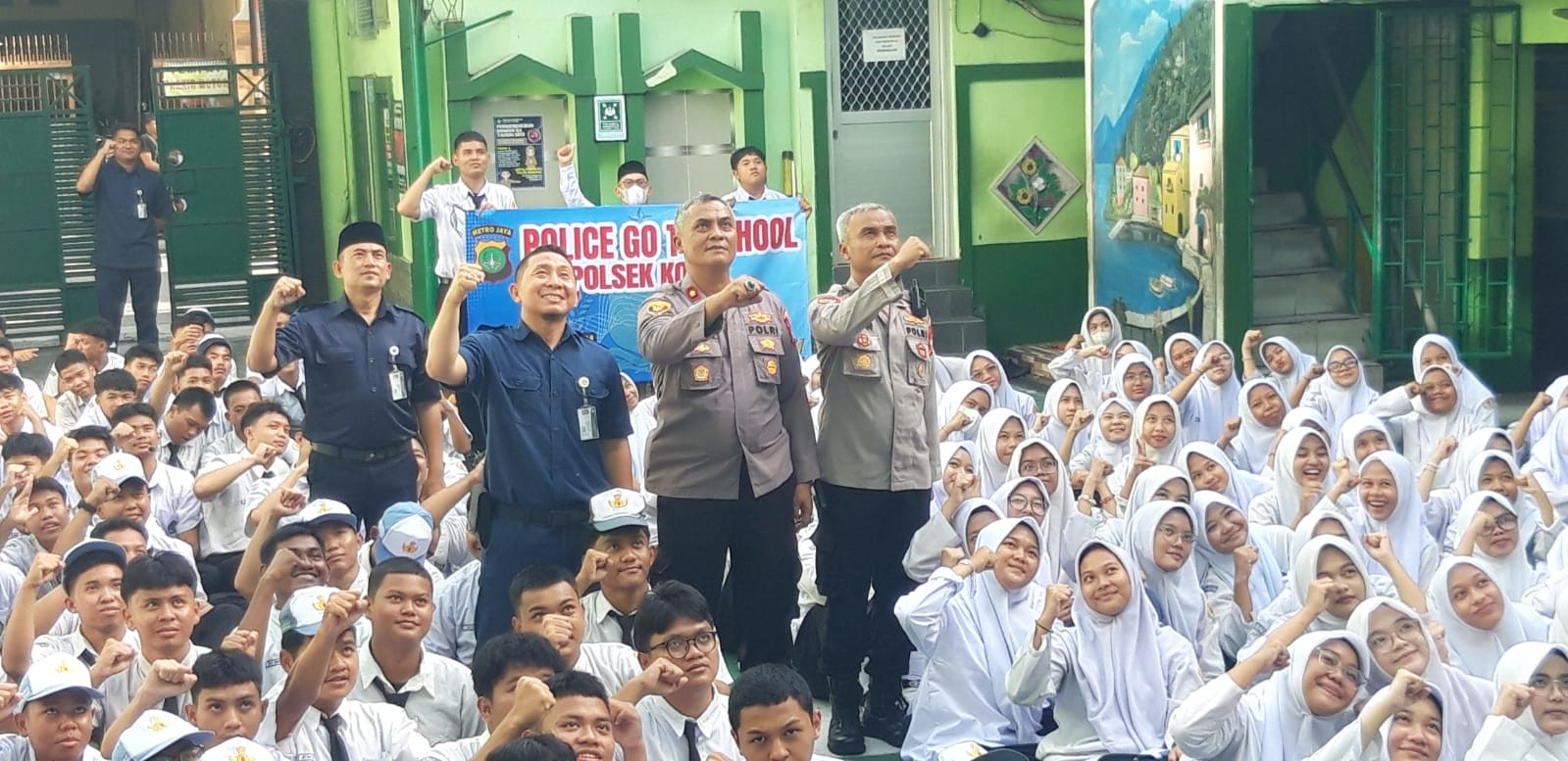 Polsek Koja Gelar “Police Go To School” di SMA Al-Khairiyah, Ajak Pelajar Cegah Tawuran dan Bullying