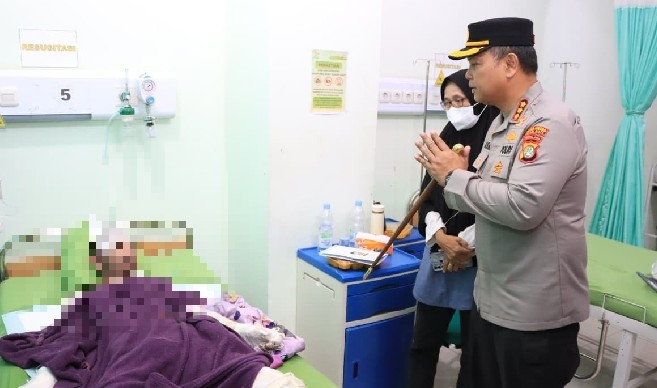 Kapolres Metro Bekasi Kota Jenguk 17 Korban Kebakaran Cimuning, Salurkan Tali Asih dan Dukungan Moril