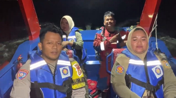 Polsek Kepulauan Seribu Selatan Gerak Cepat Tindak Lanjuti Laporan 110, Selamatkan 35 Penumpang KM Dewi Putri Yang Alami Kebocoran Di Perairan Cituis