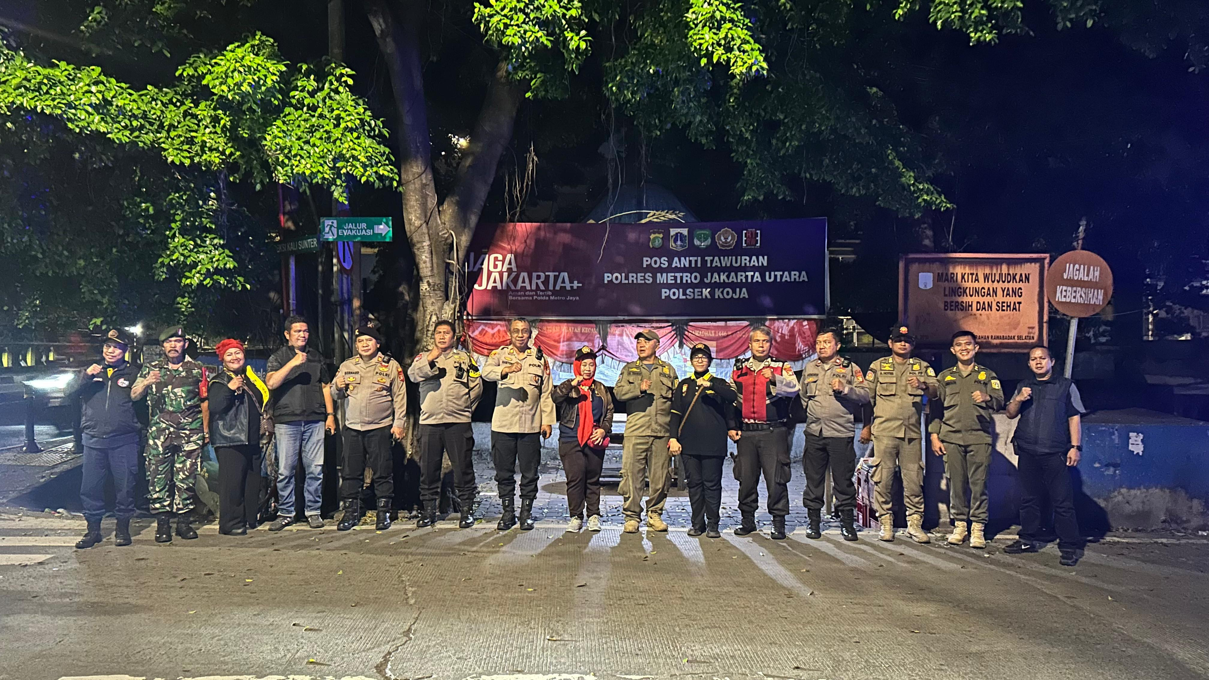 Patroli Skala Besar Polsek Koja Cegah Tawuran dan Jaga Kondusivitas Wilayah Jelang Nataru