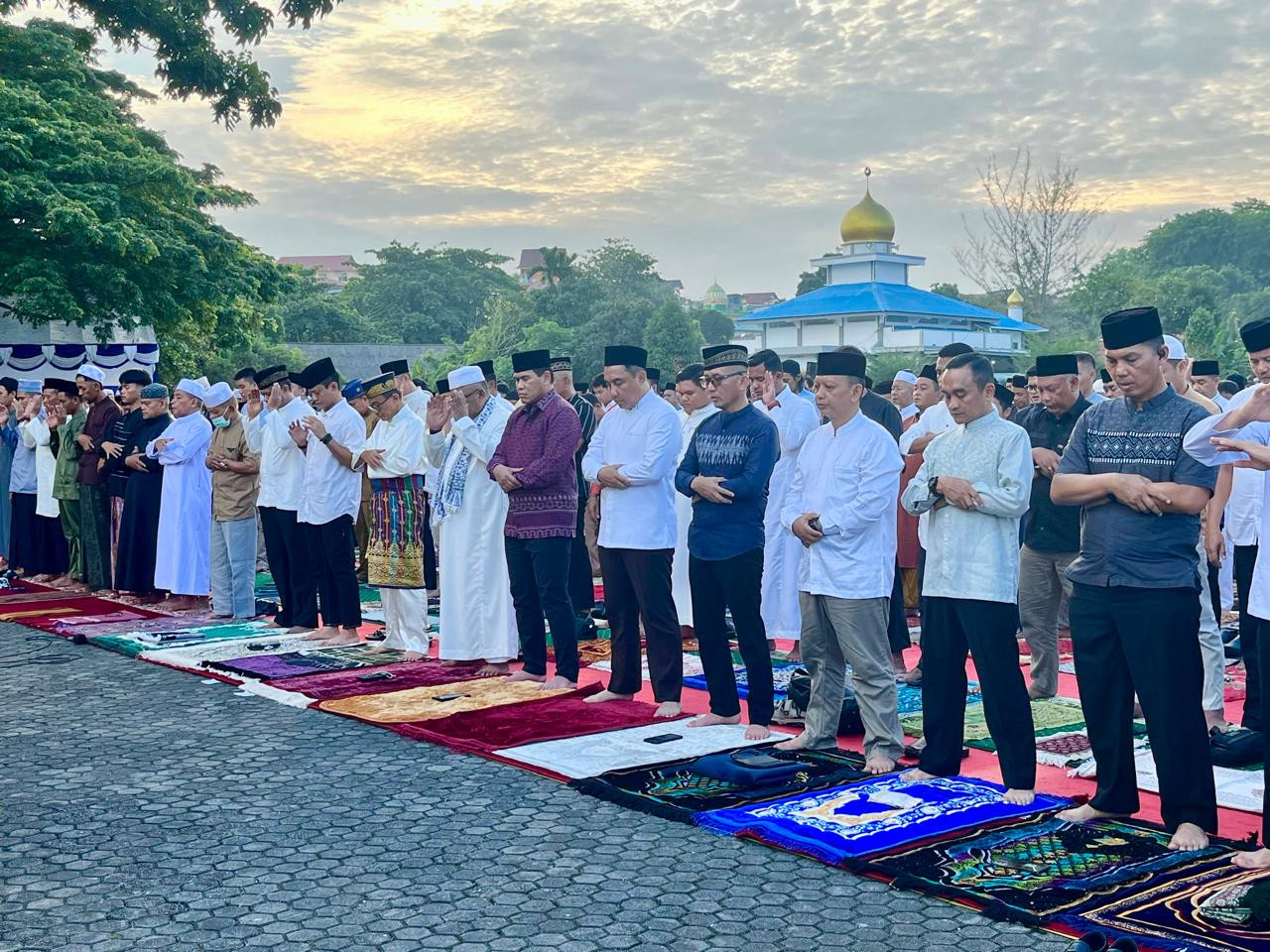Danlanal Bintan Turut Dampingi Kasal Laksanakan Sholat Idul Adha 1447 H/2026 M di Tanjungpinang