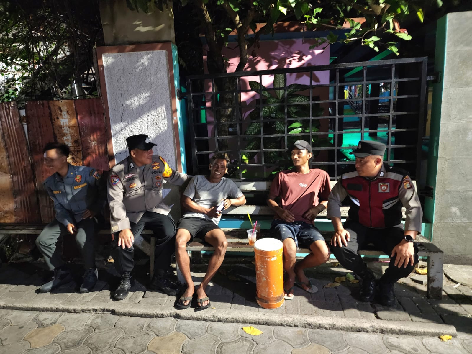 Tiga Pulau, Satu Tujuan: Polsek Kepulauan Seribu Utara Gelar Patroli dan Pembinaan Pos Kamling untuk Jaga Keamanan Warga