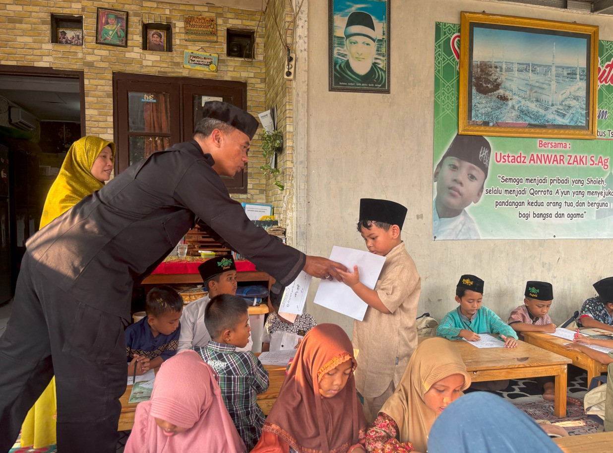 Aipda Ristomo, Anggota Brimob yang Mengabdikan Hati dengan Mendirikan TPA Gratis di Gunung Sindur