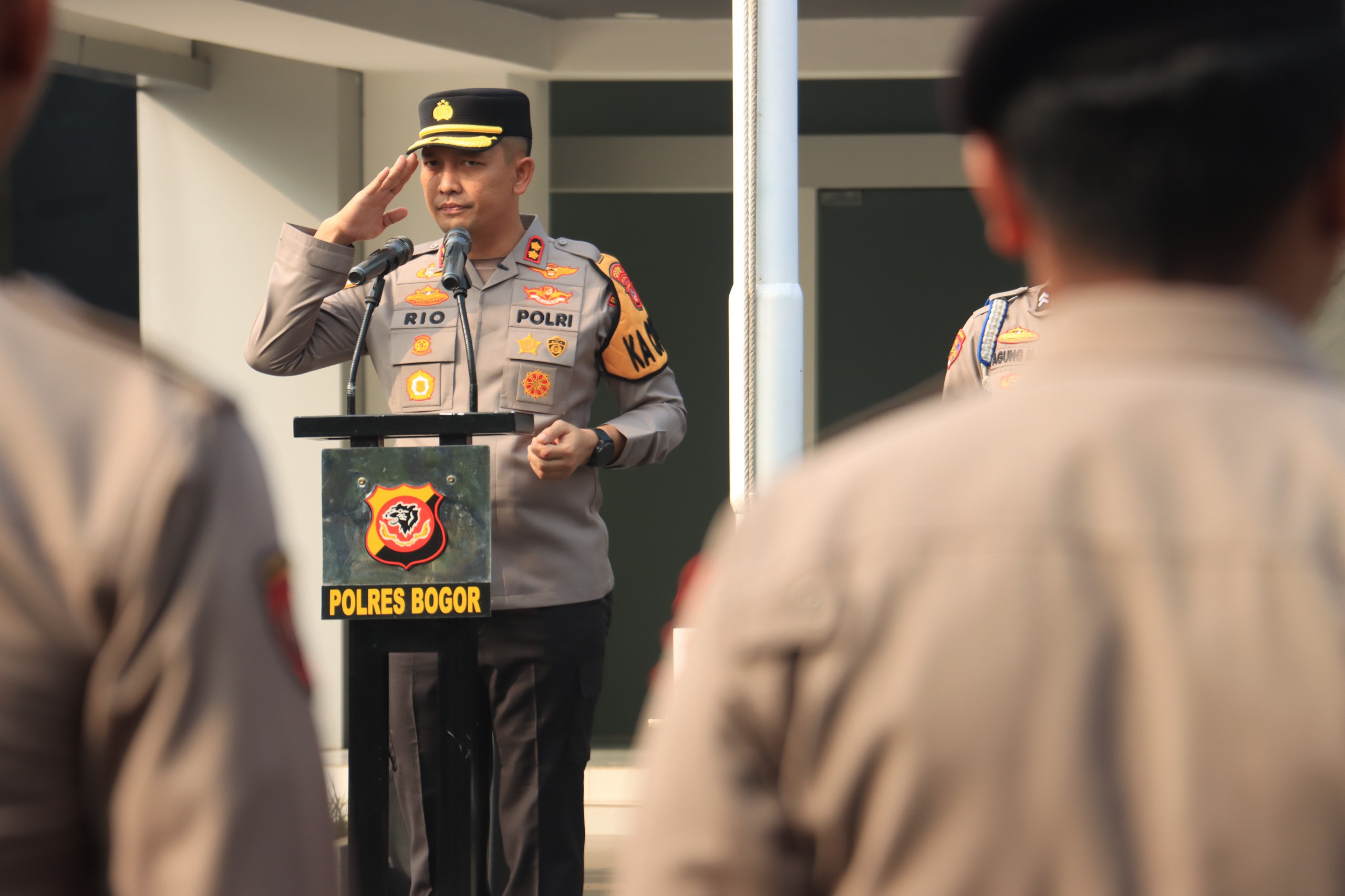 Kapolres Bogor Pimpin Apel Pengamanan Libur Panjang Waisak, Tegaskan Komitmen Jaga Kelancaran Lalin dan Kamtibmas Aman