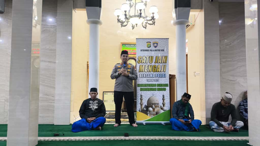 Polda Metro Jaya Gelar Program "Satu Jam Mengaji Bersama Polisi" di Masjid Darul Khoir Ragunan