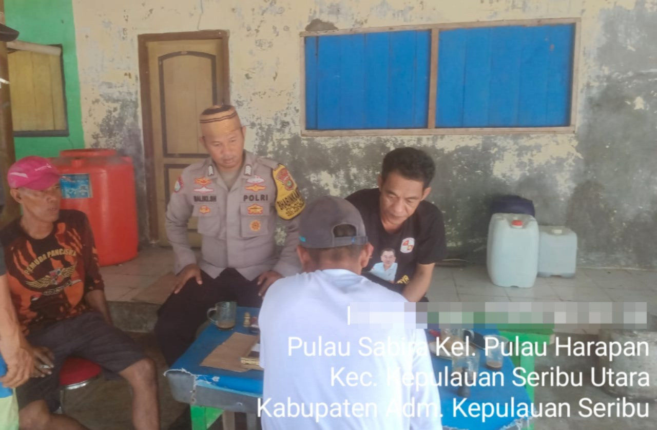 Bhabinkamtibmas Pulau Sabira Sambangi Tokoh Masyarakat, Wujudkan Sinergi dan Keamanan Wilayah