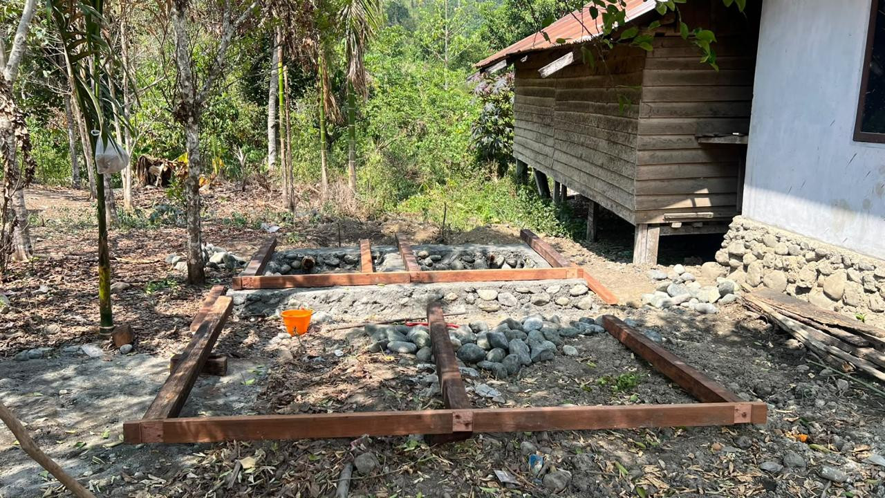 Penuhi Kebutuhan Dasar Masyarakat, Satgas TMMD ke-130 Bangun MCK di Kampung Yamboi