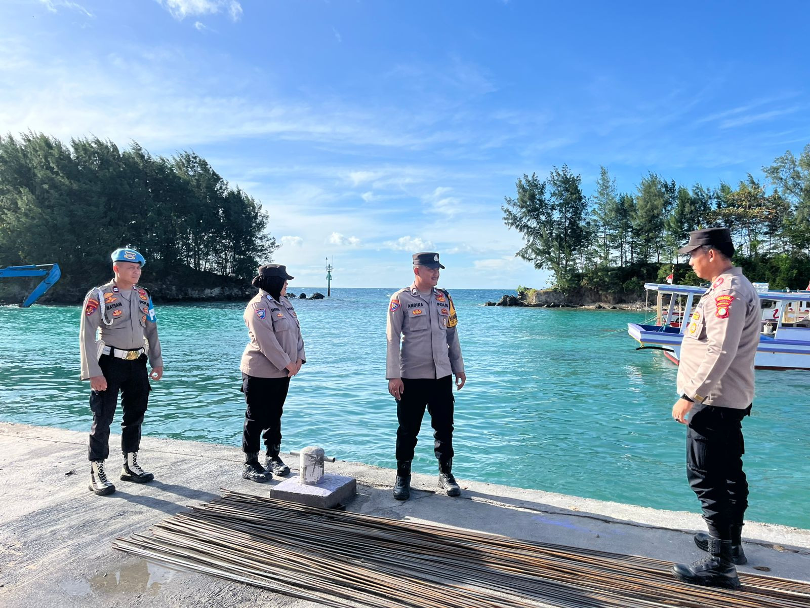 Patroli Jalan Kaki di Pulau Tidung & Pulau Pari, Polsek Kepulauan Seribu Selatan Intensifkan Cegah 3C dan Sosialisasi 110