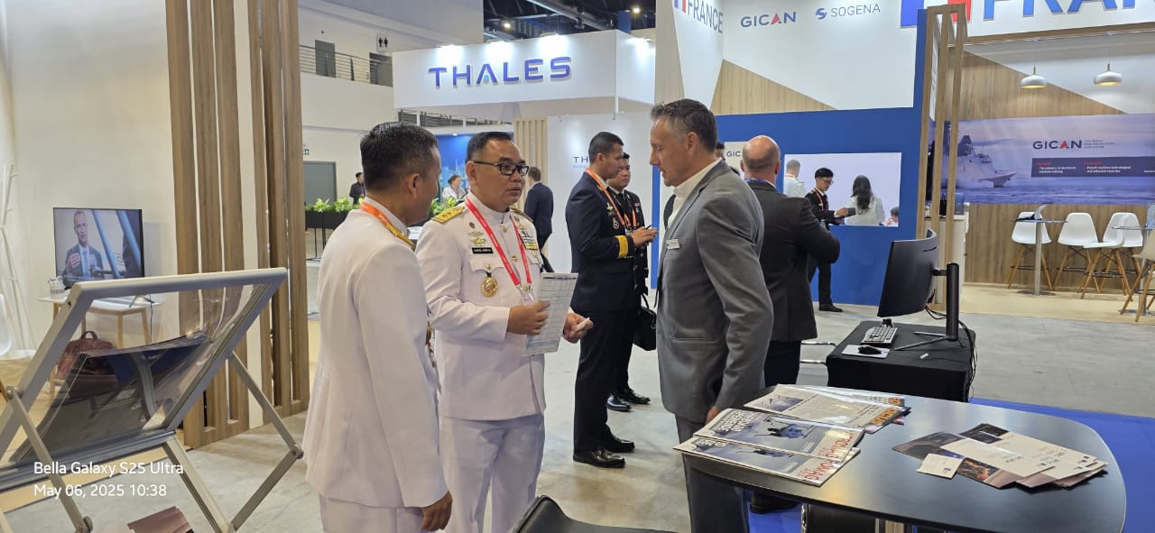 Bakamla RI Courtesy Call dengan Commandant SPCG di IMDEX Asia 2025