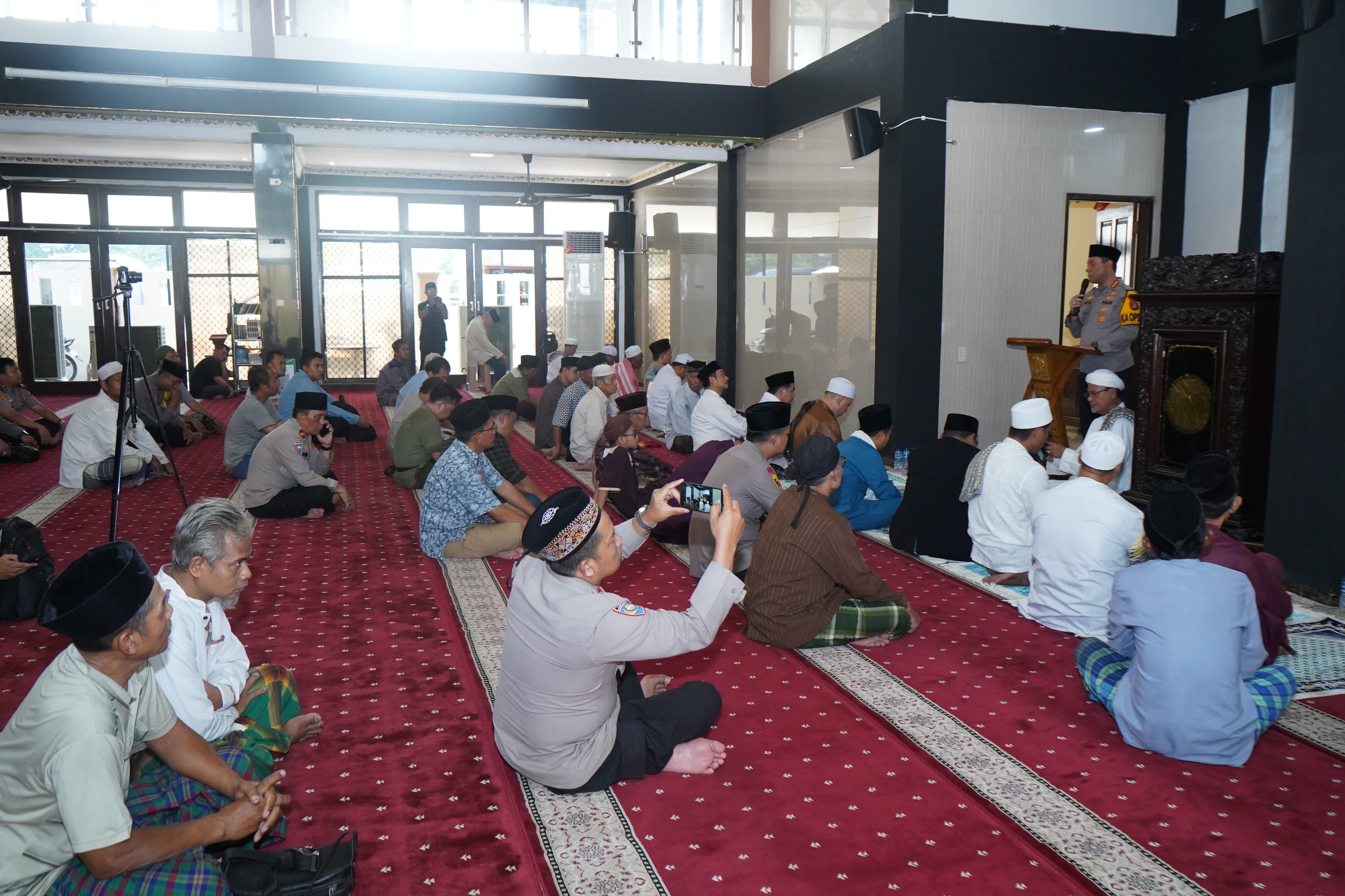 Kapolres Metro Jakarta Utara Gelar Sholat Jumat Keliling di Masjid Al - Amin Kelapa Gading, Ajak Masyarakat Bersama Jaga Kamtibmas