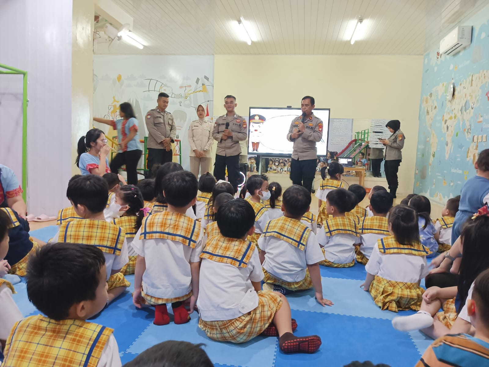 Sat Binmas Polres Metro Jakarta Utara Gelar Polisi Sahabat Anak di TK Mitra Penabur Kelapa Gading