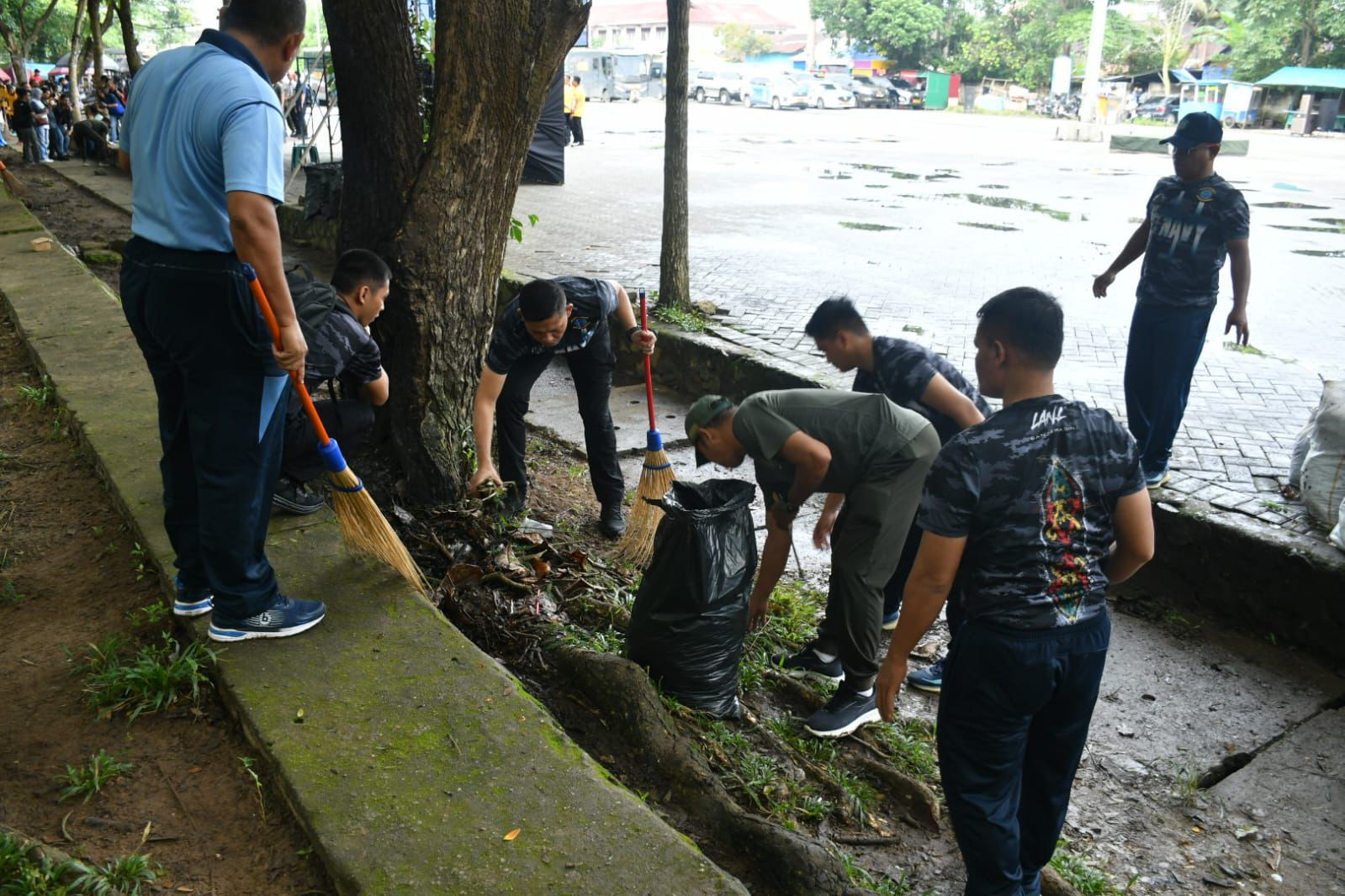 Lanal Banjarmasin Bersama TNI, POLRI dan Pemda Kalimantan Selatan Laksanakan Bakti Kebersihan